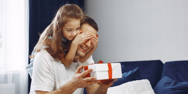 3 Formas de sorprender a papá en su día. Unas no te costarán nada extra.