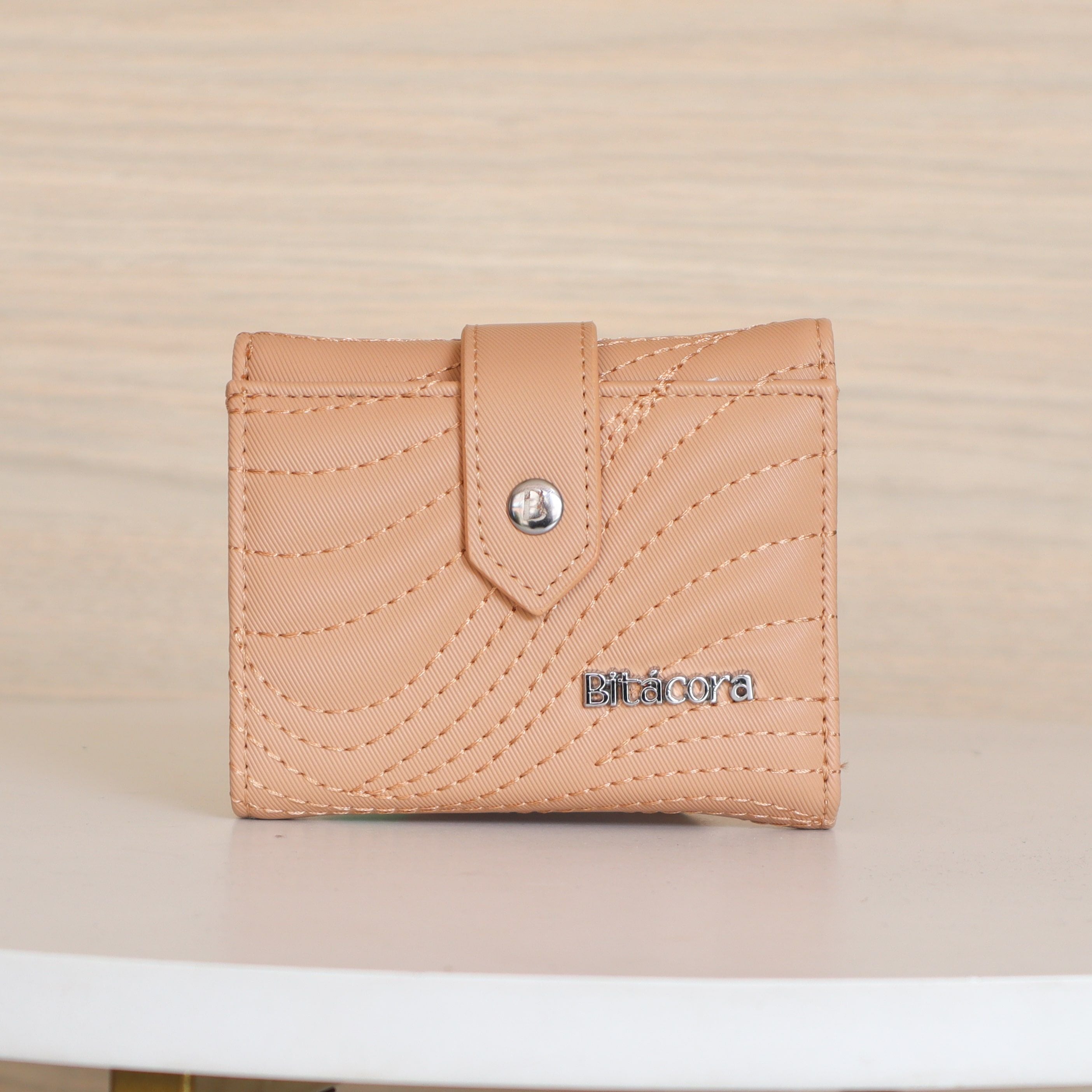 Billetera pequeña camel para mujer BI-2196