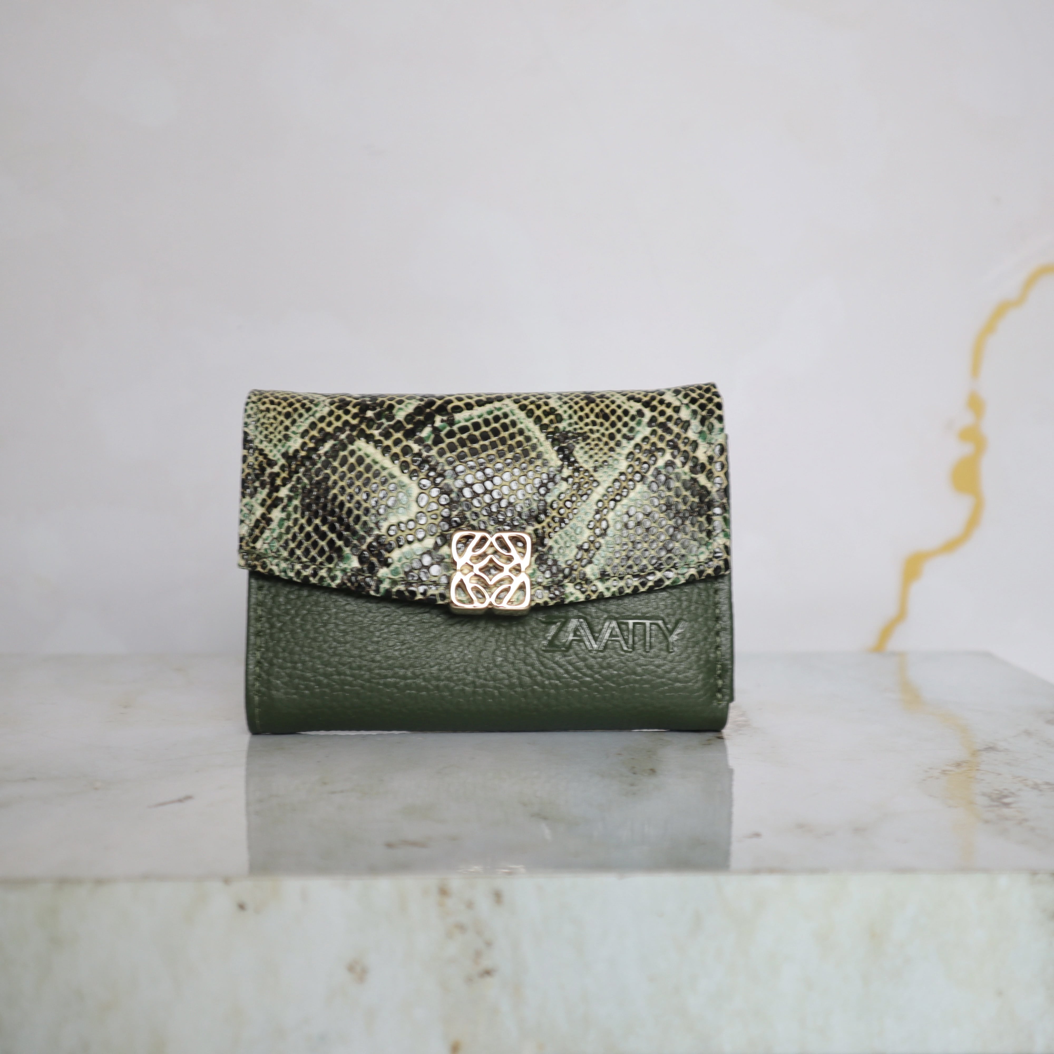 Billetera mediana verde cuero para mujer BI8824