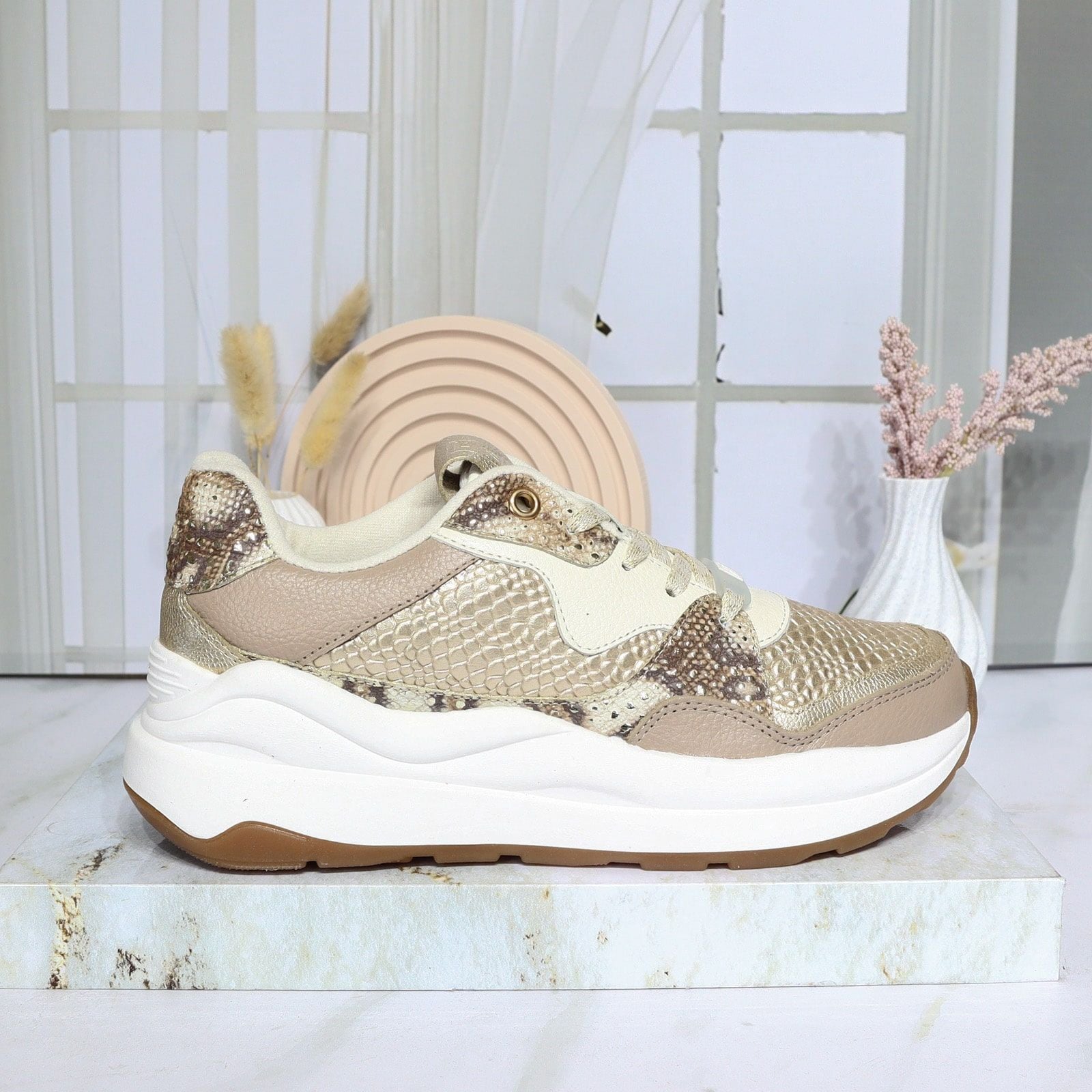 Tenis doradoxtaupe para mujer TAC953
