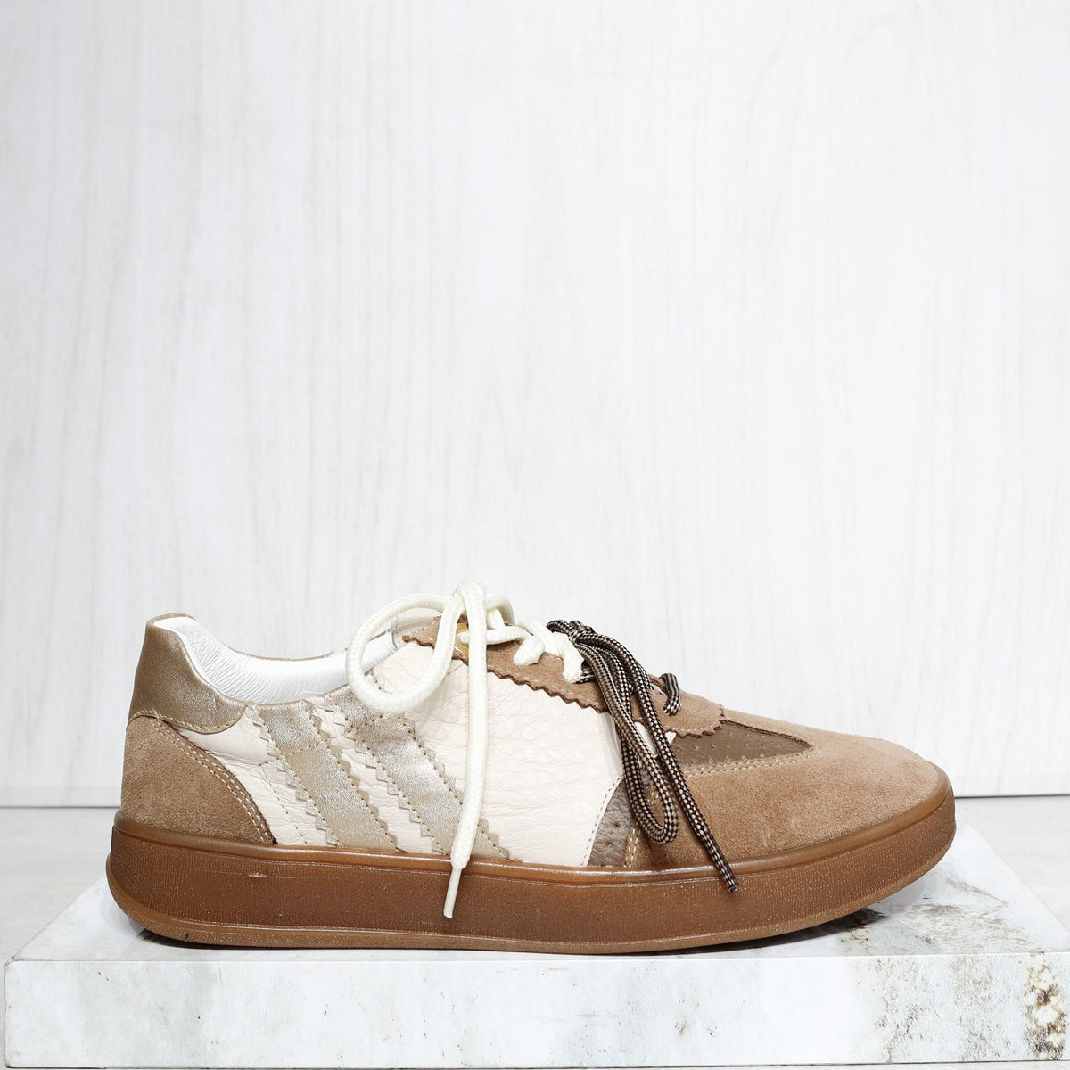 Tenis cafe claro para mujer 0110-Z695