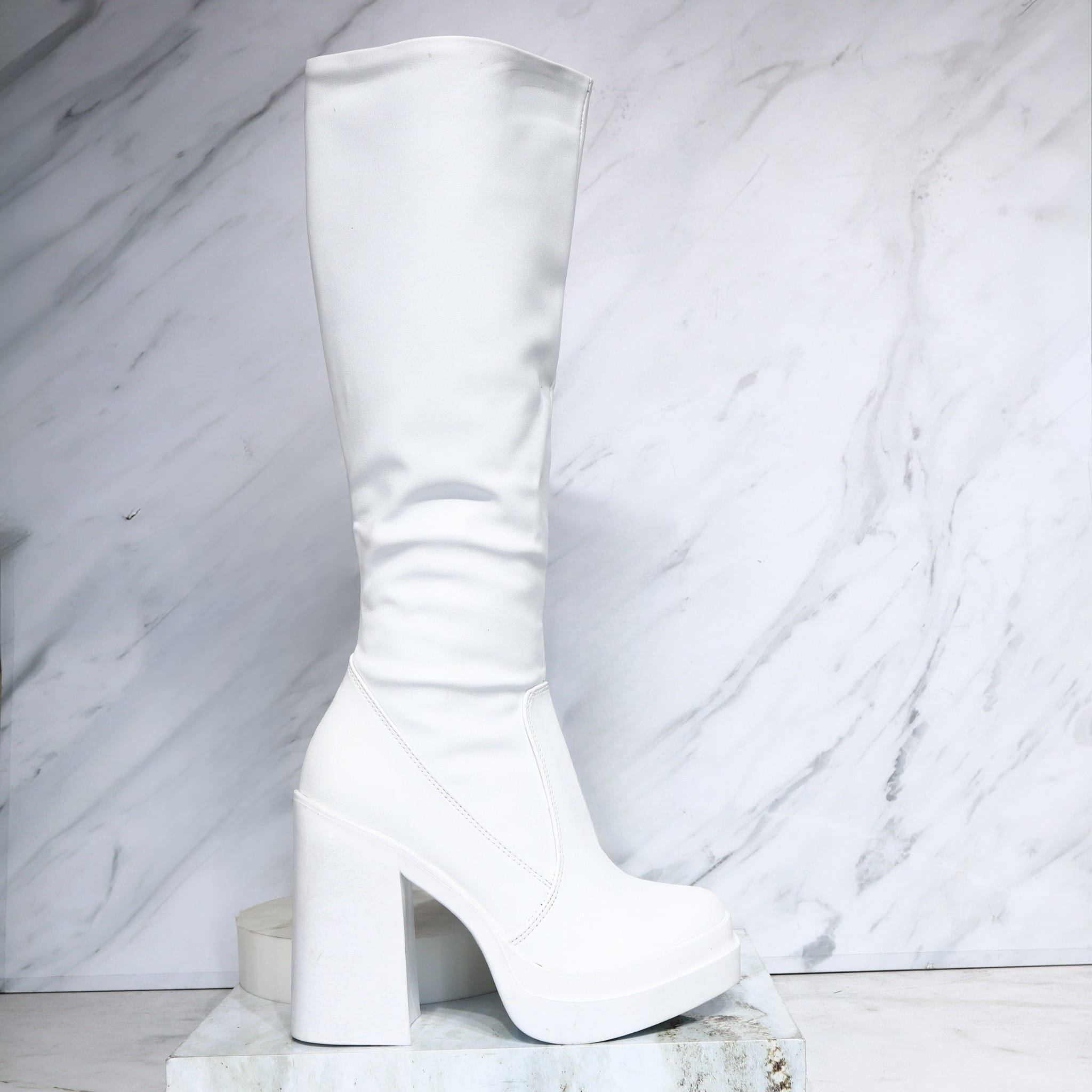 Bota tacon 5 1/2 blanco para mujer 080-Z279