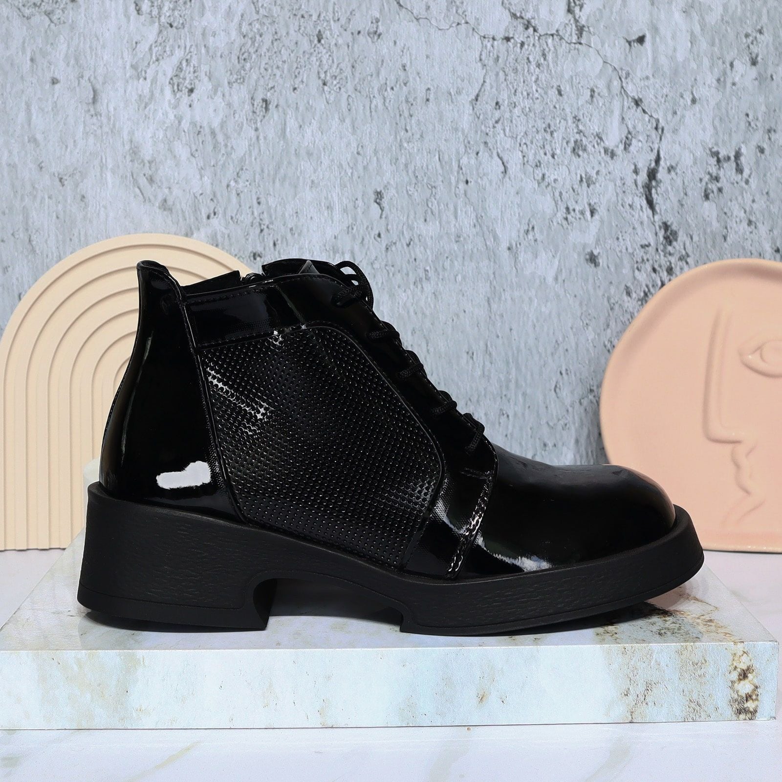 Mocasin negro charol para mujer 2524-Z22