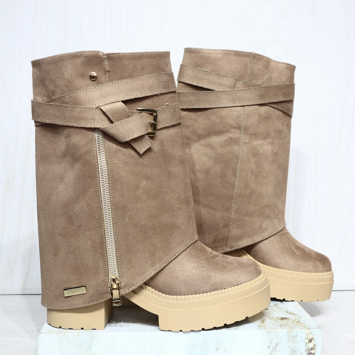 Bota cuadrada arena para mujer 26103-Z22