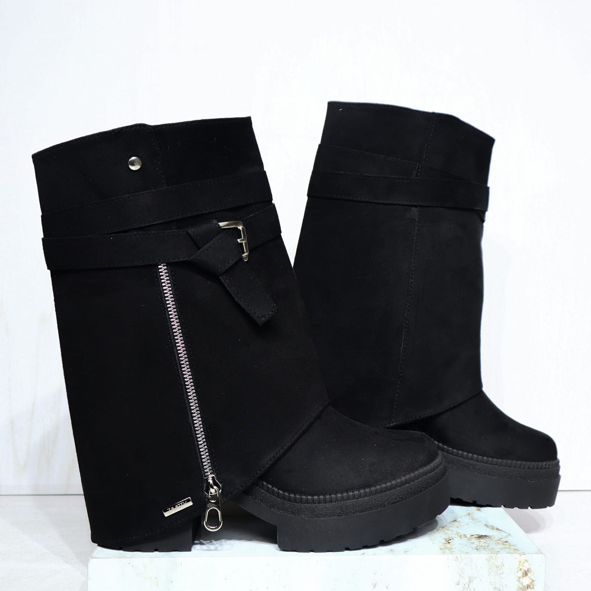 Bota cuadrada negro para mujer 26103-Z22