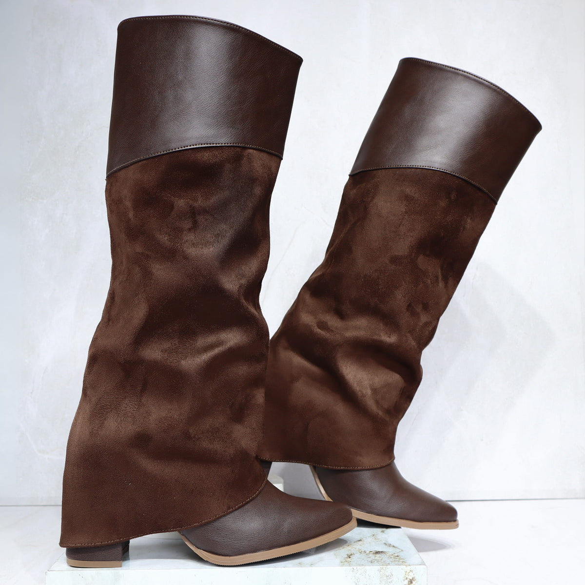 Bota plana cafe para mujer 2661-Z22