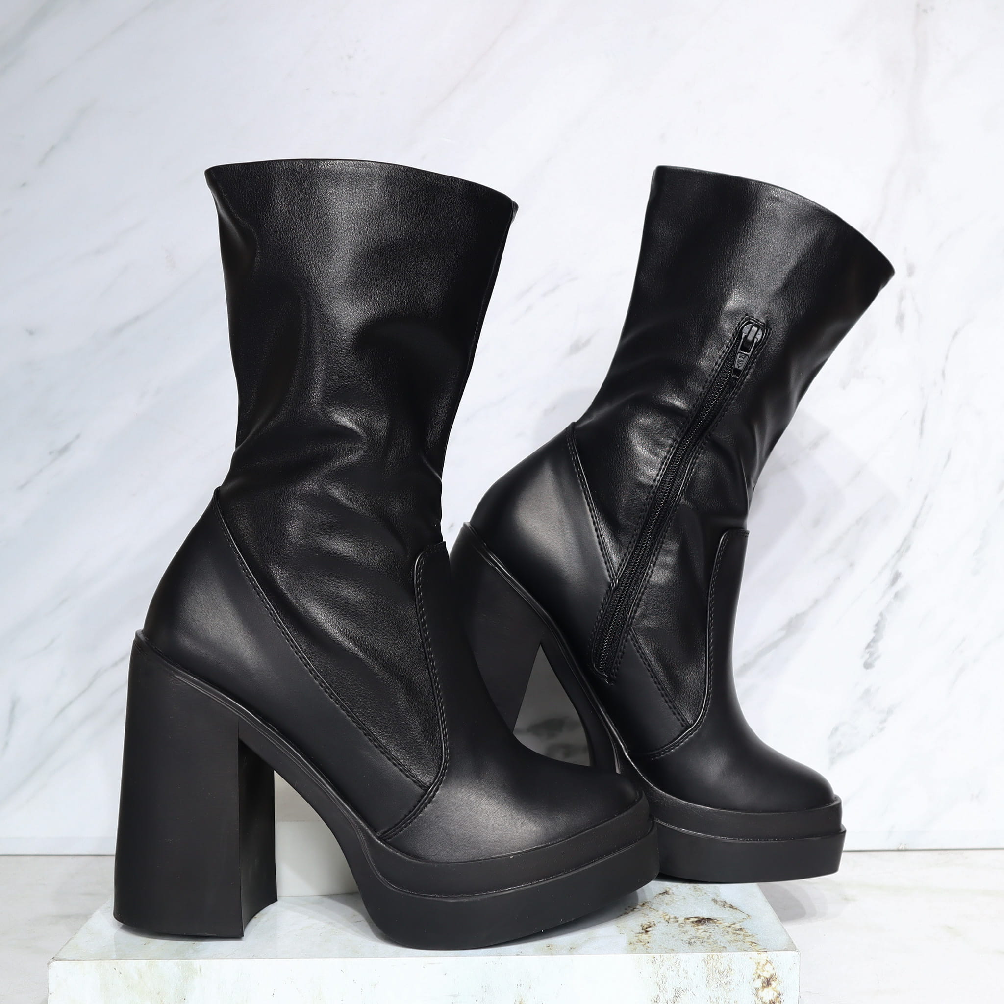 Botin tacon 5 1/2 negro para mujer 5080-Z279