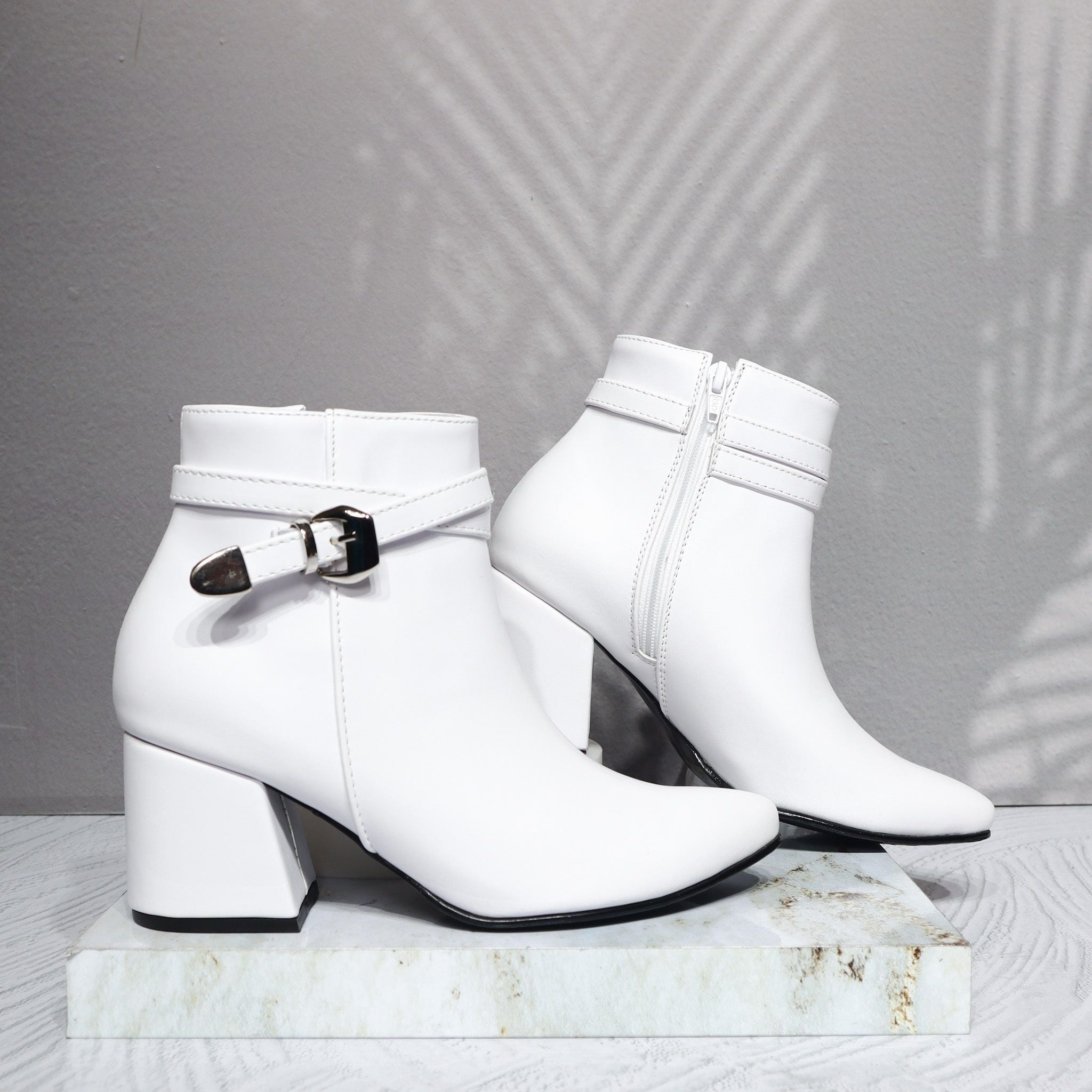 Botin blanco para mujer 7411-Z578