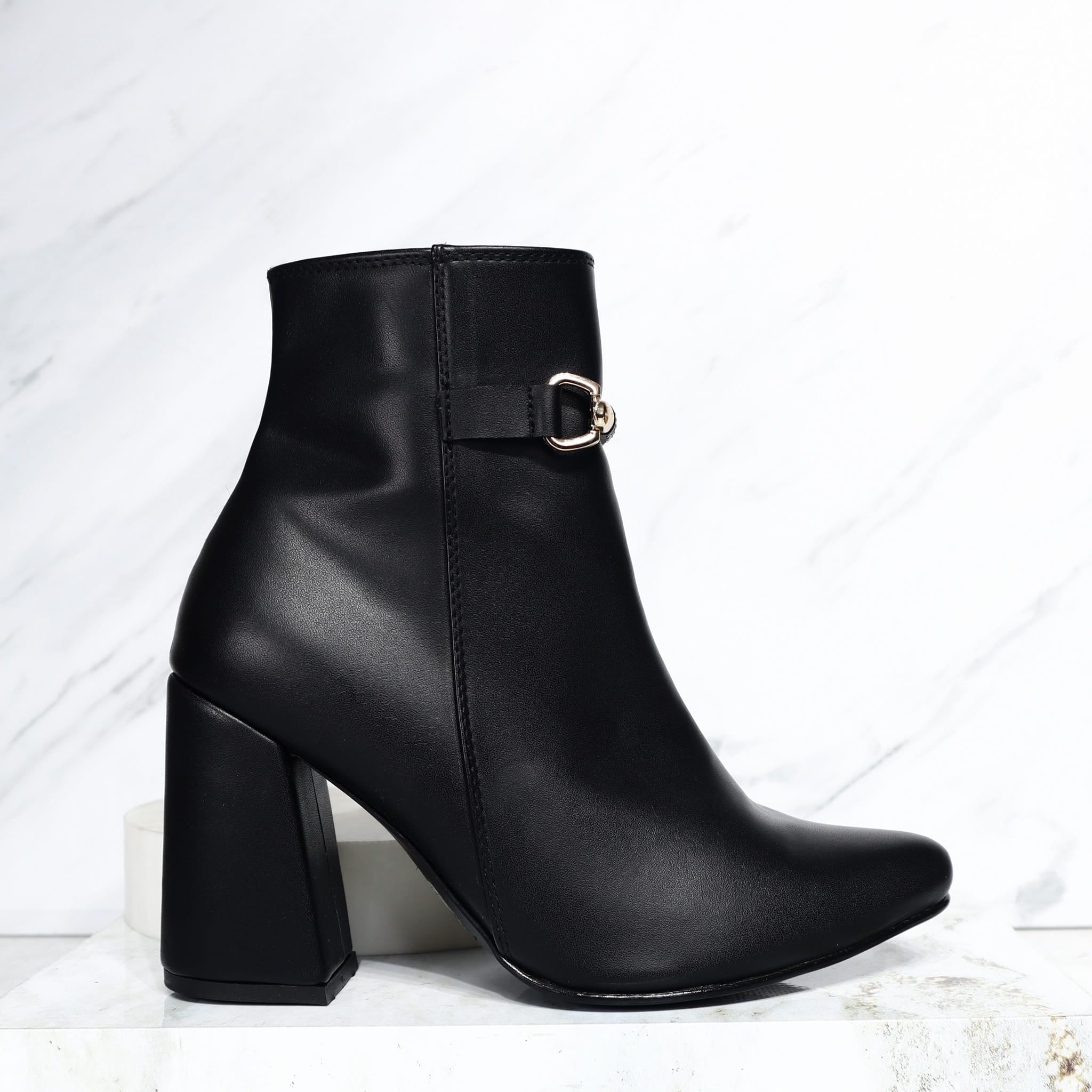 Botin tacon 7 1/2 negro para mujer 7518-Z411