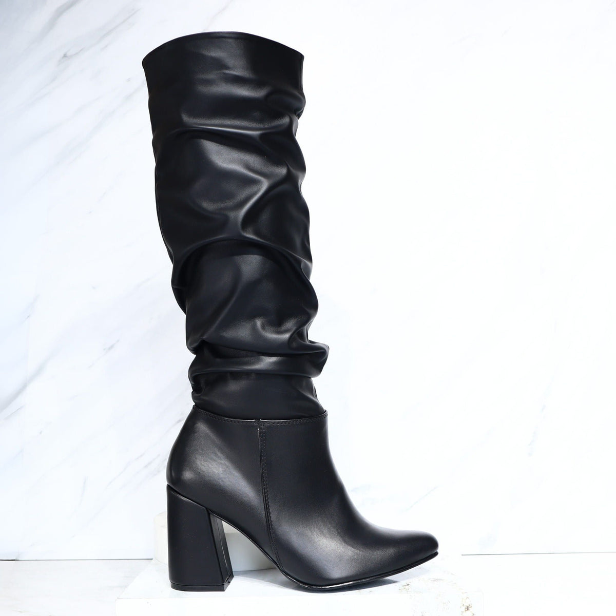 Bota tacon 5 1/2 negro para mujer 7560-Z411