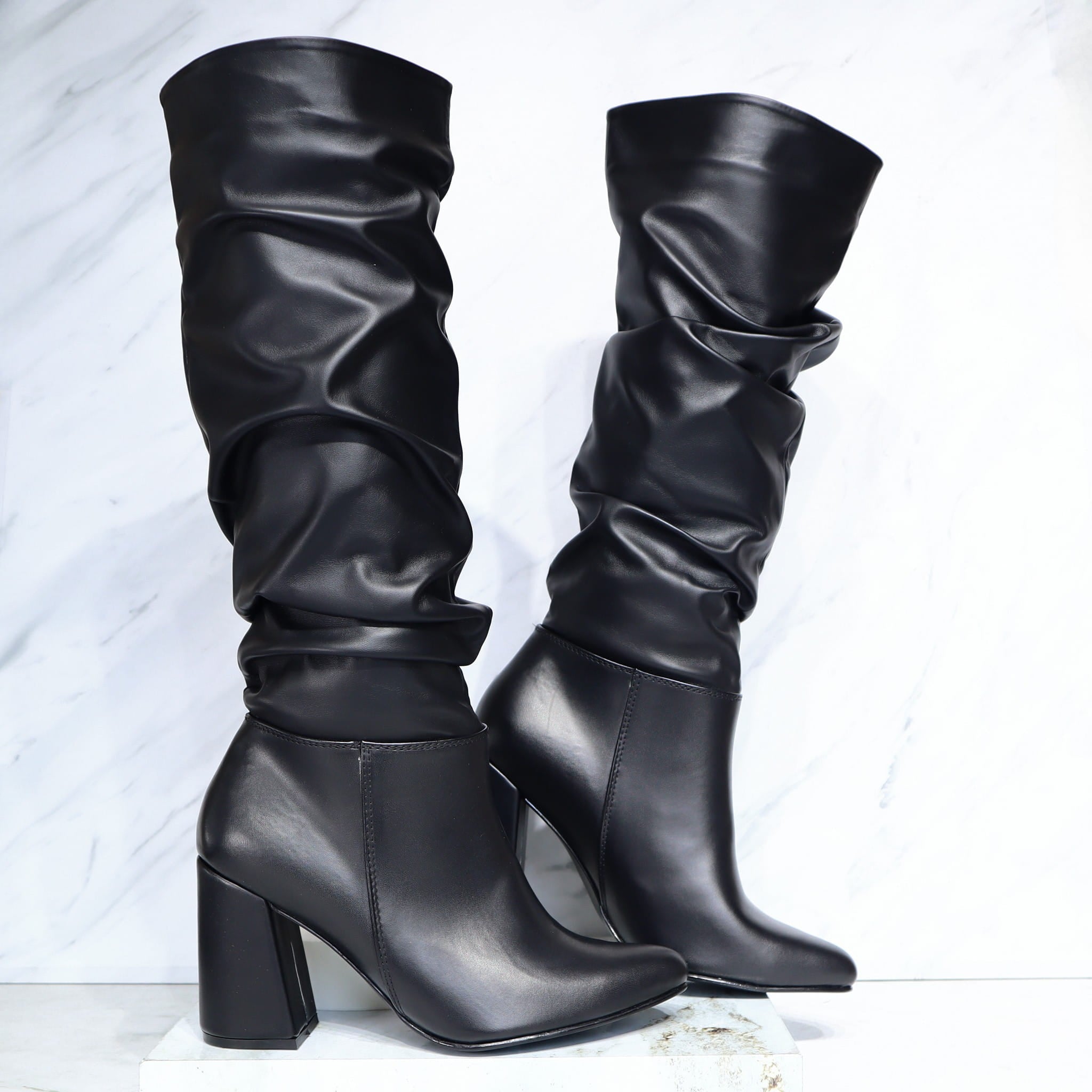 Bota tacon 5 1/2 negro para mujer 7560-Z411