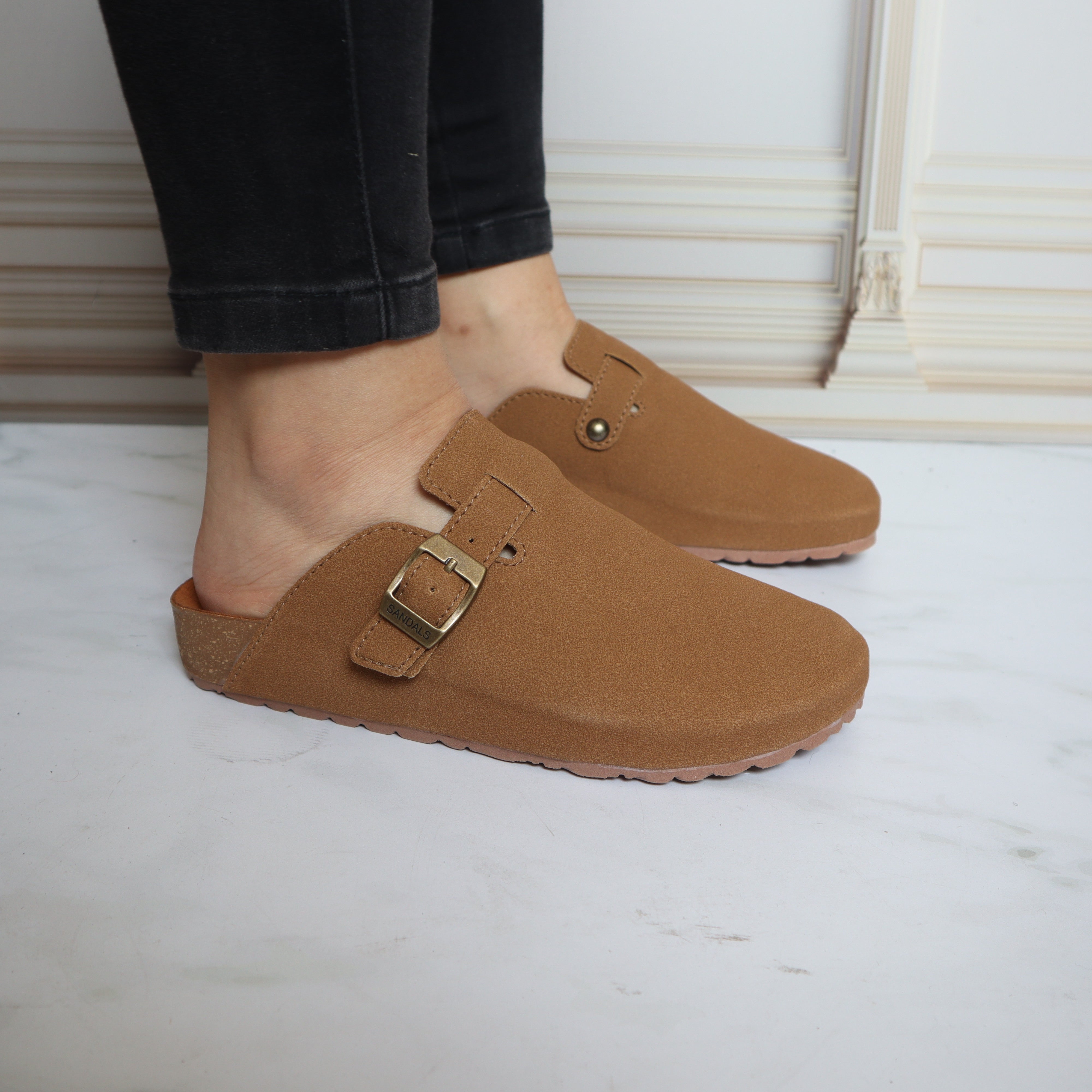Sandalia plana para mujer M70-Z620