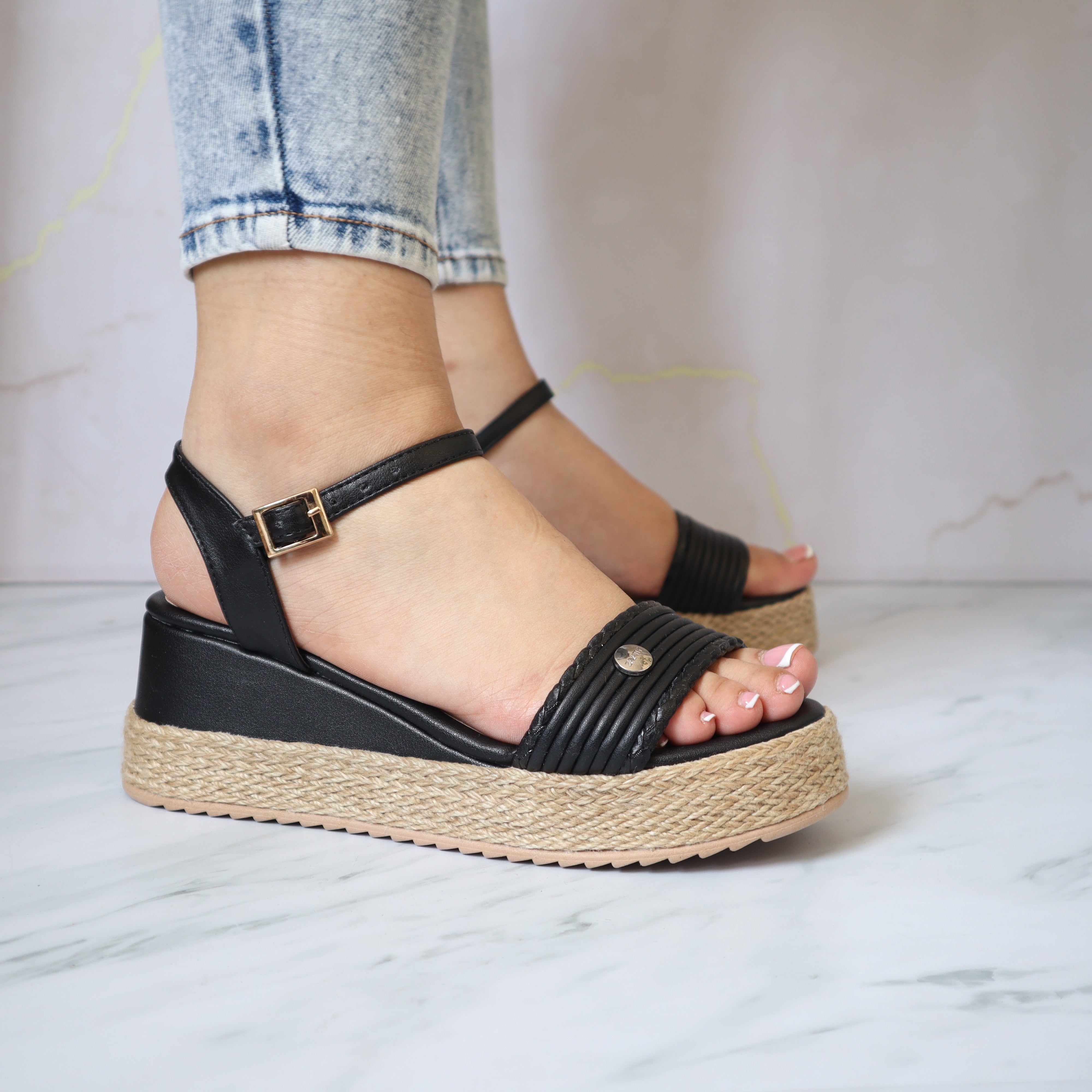Sandalia plana para mujer V409-Z84