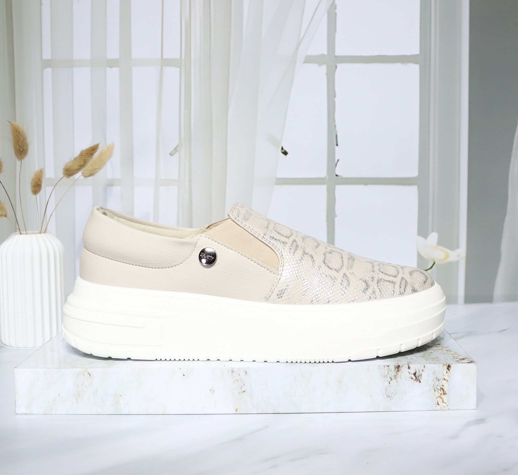 Mocasin almendra para mujer 015-Z310