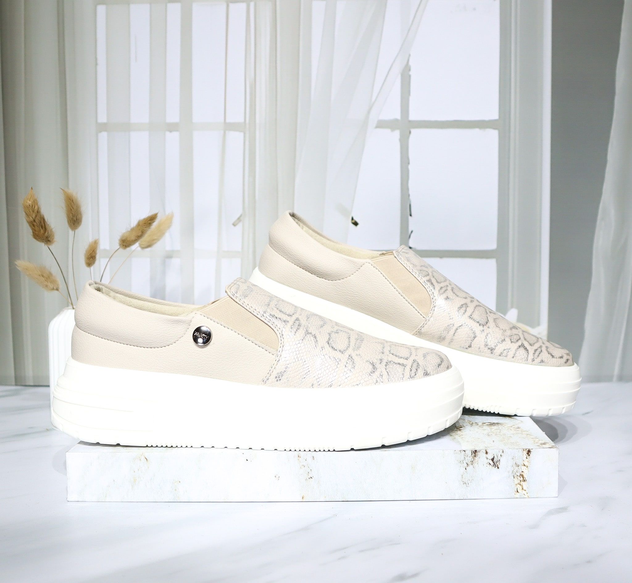 Mocasin almendra para mujer 015-Z310