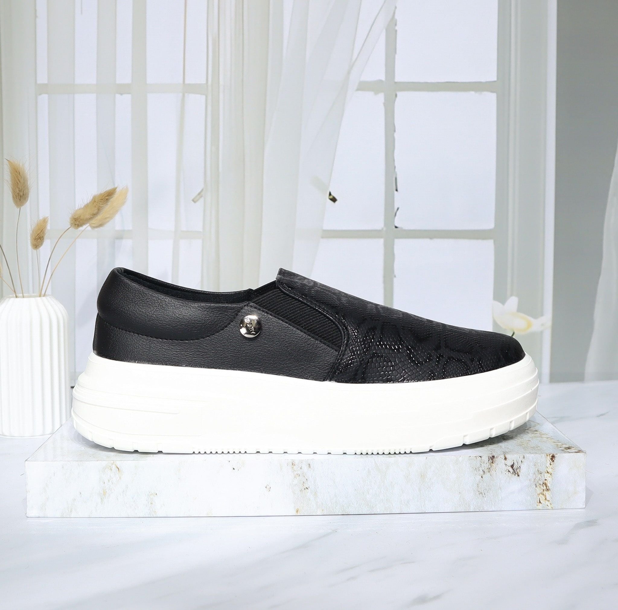 Mocasin negro para mujer 015-Z310