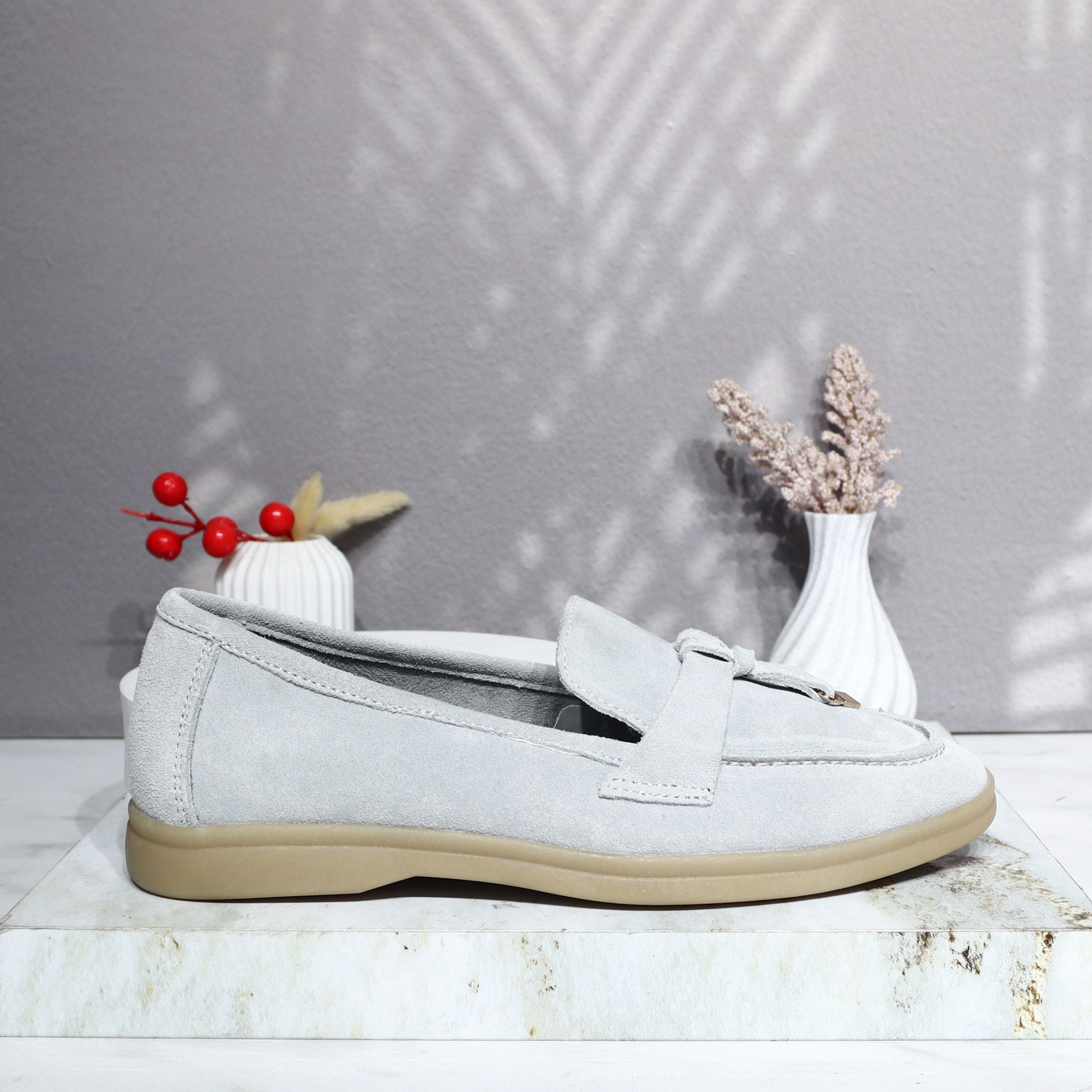 Mocasin gris cuero para mujer 25800-Z715