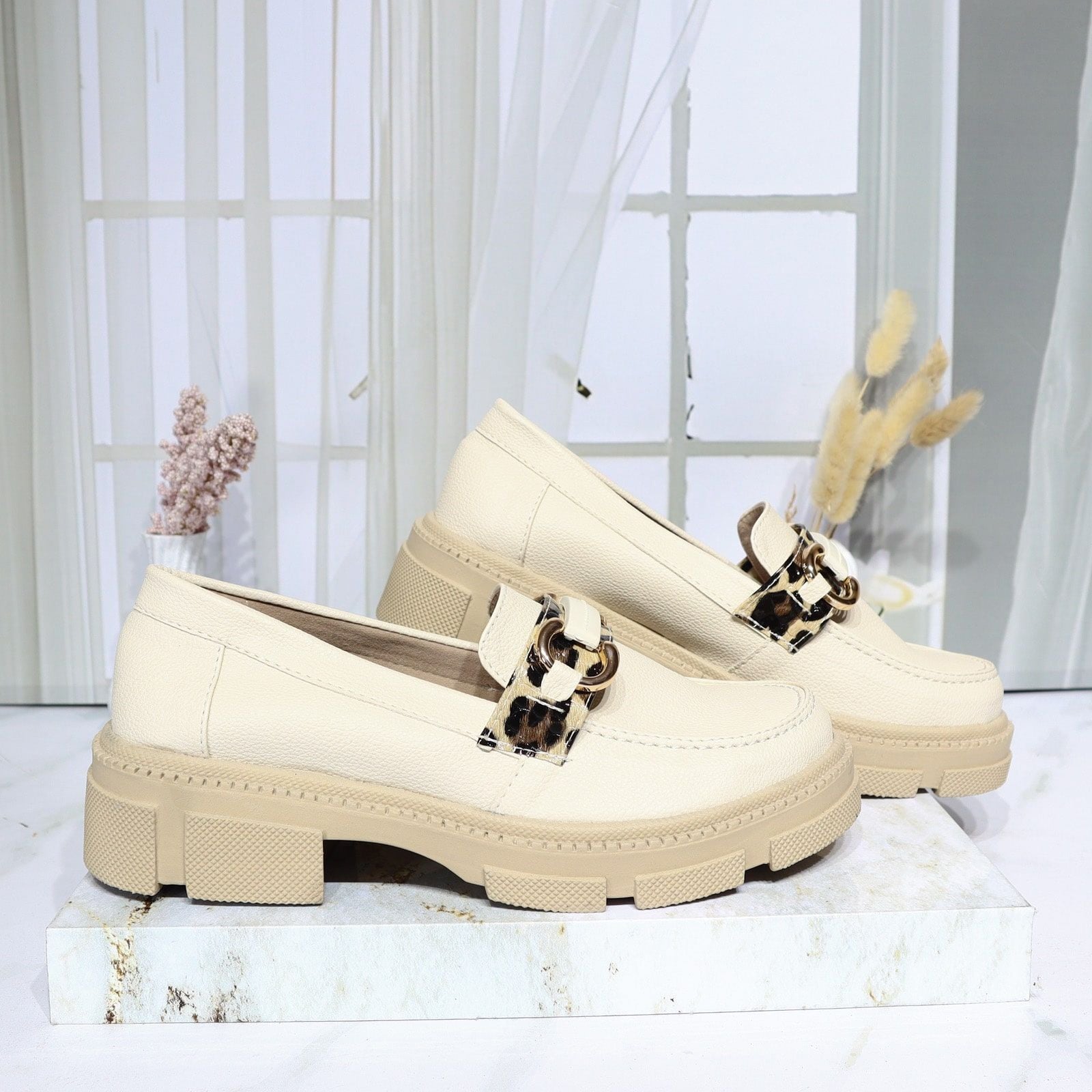 Mocasin beige x animal print para mujer 472-Z284