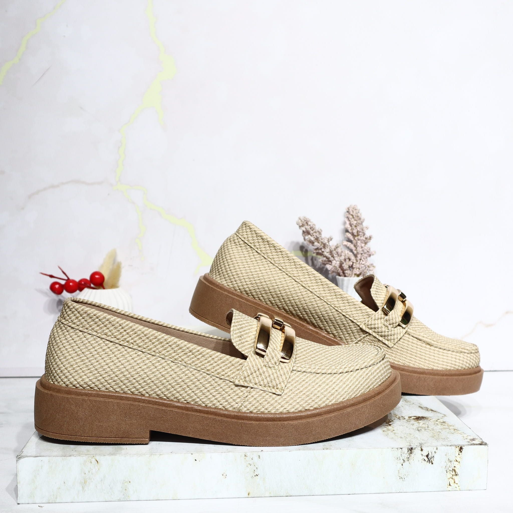 Mocasin beige para mujer 600-Z284