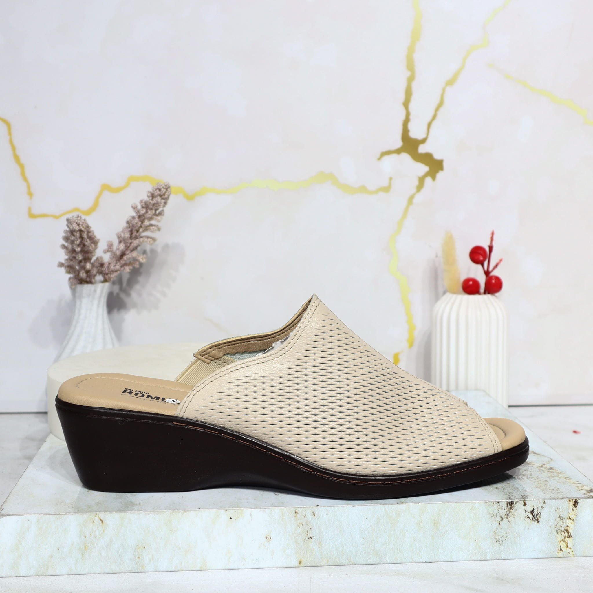 Romulo sandalia almendra para mujer RO5185