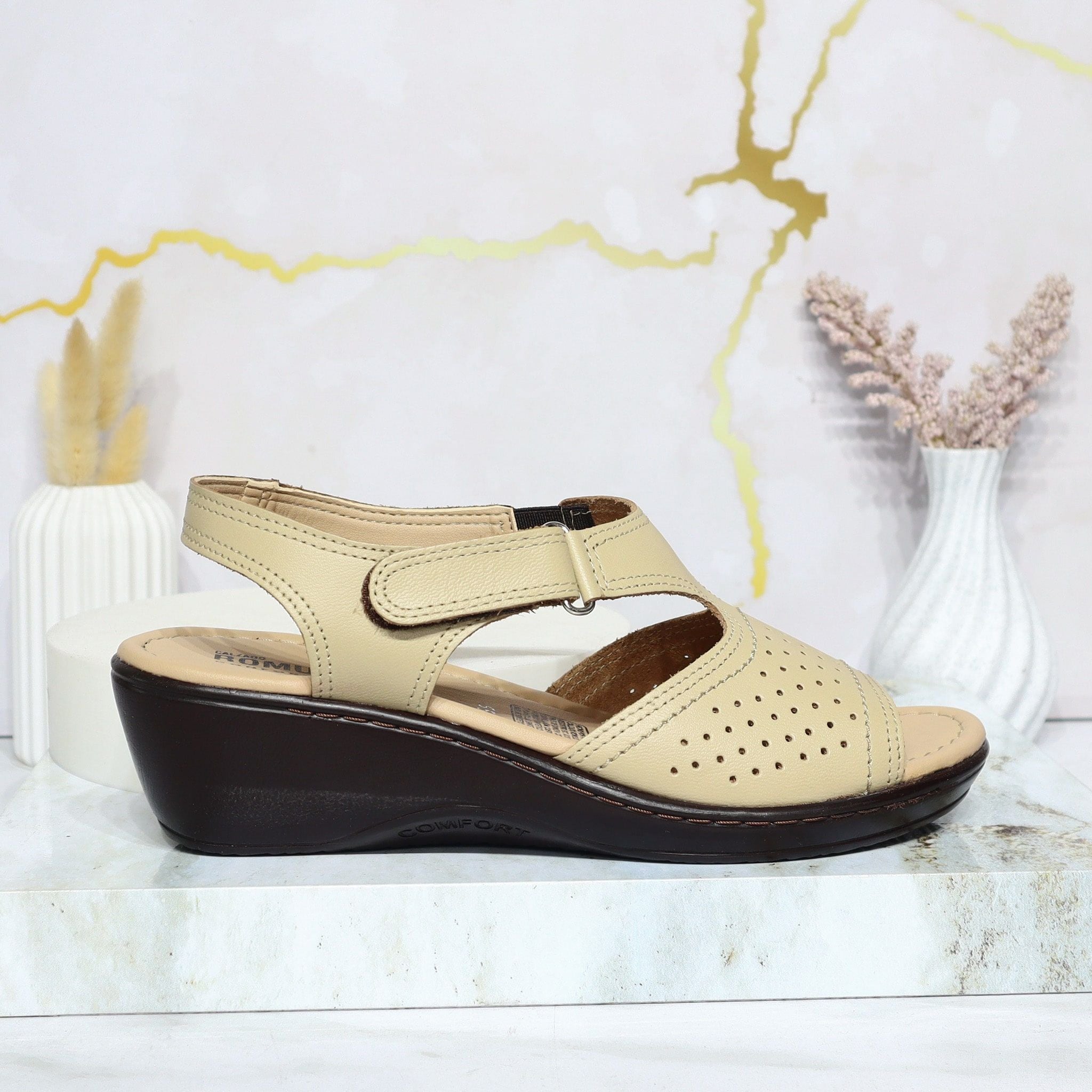 Romulo sandalia beige para mujer RO5591
