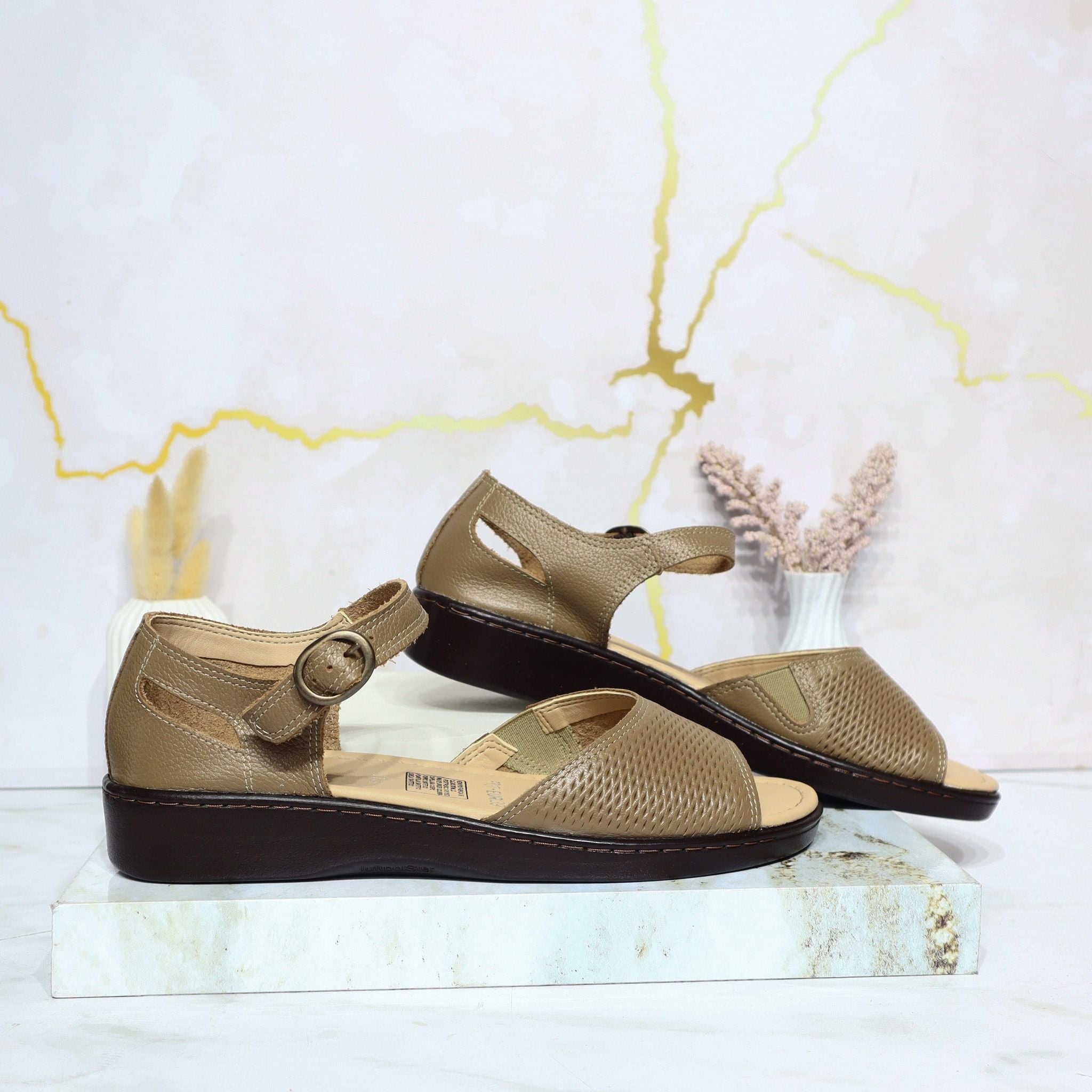 Romulo sandalia taupe para mujer RO5748