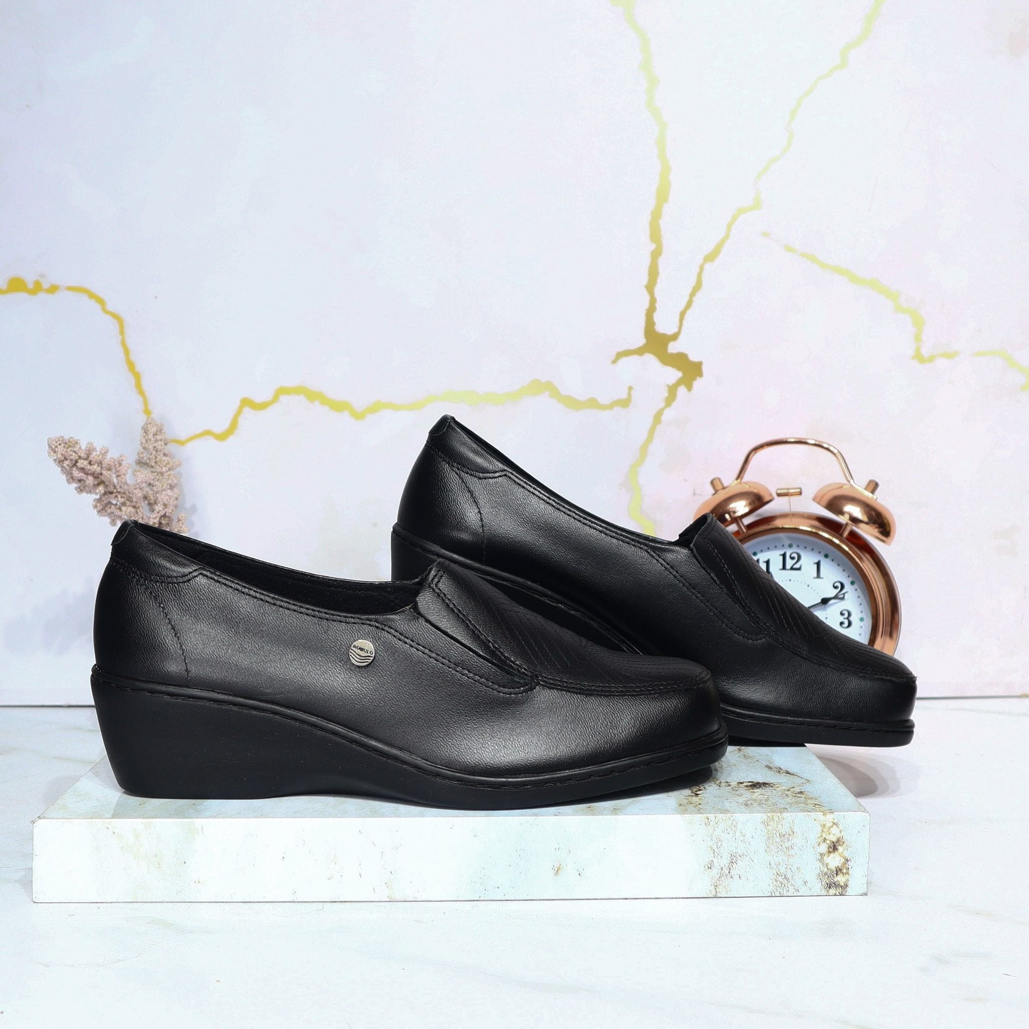 Mocasin negro para mujer RO2637