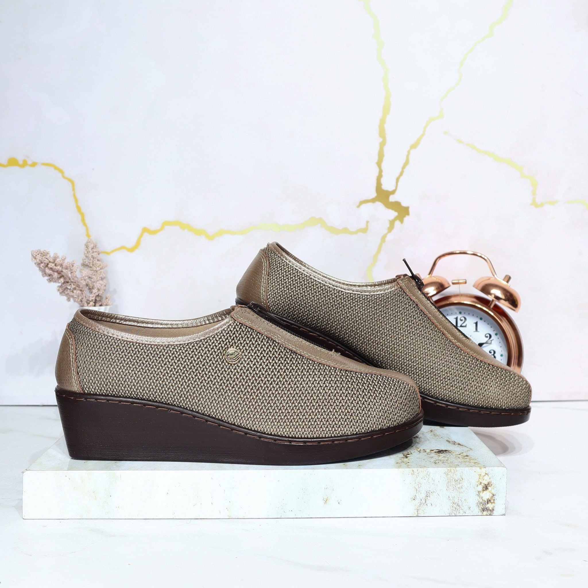 Mocasin bronce para mujer RO6070