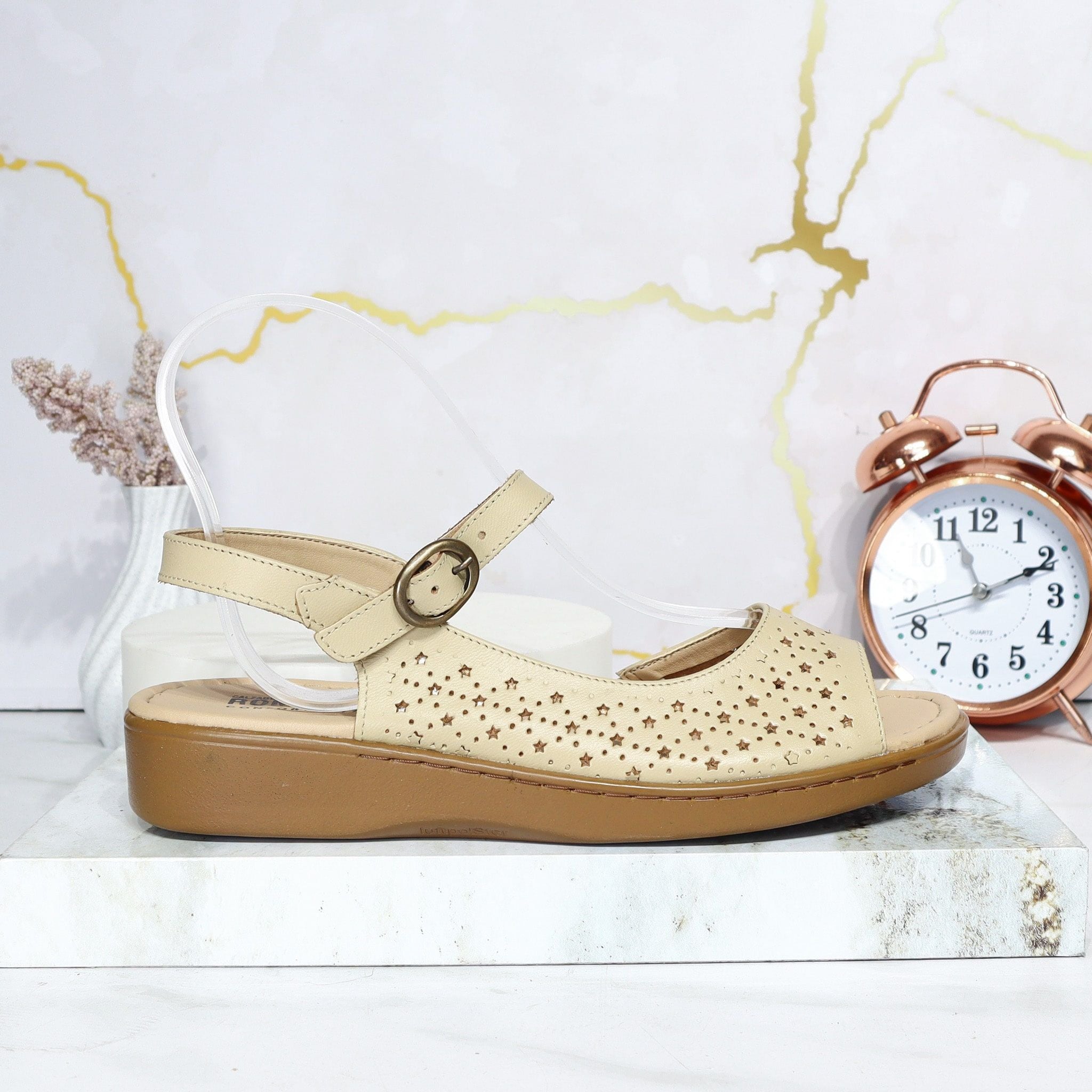 Romulo sandalia beige para mujer RO5054