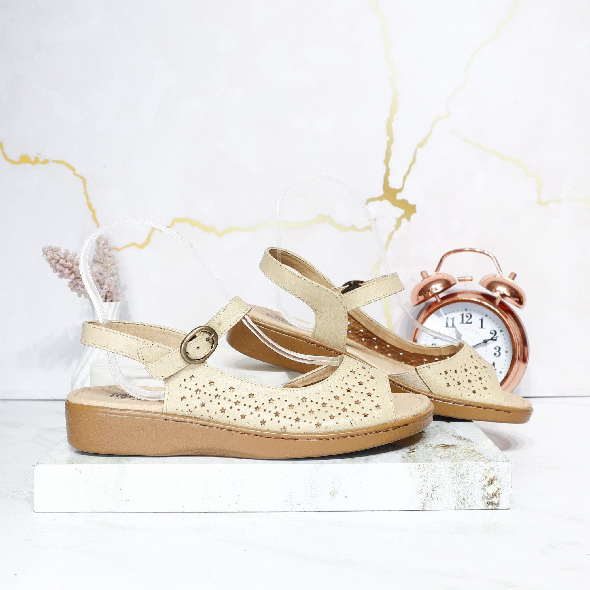 Romulo sandalia beige para mujer RO5054