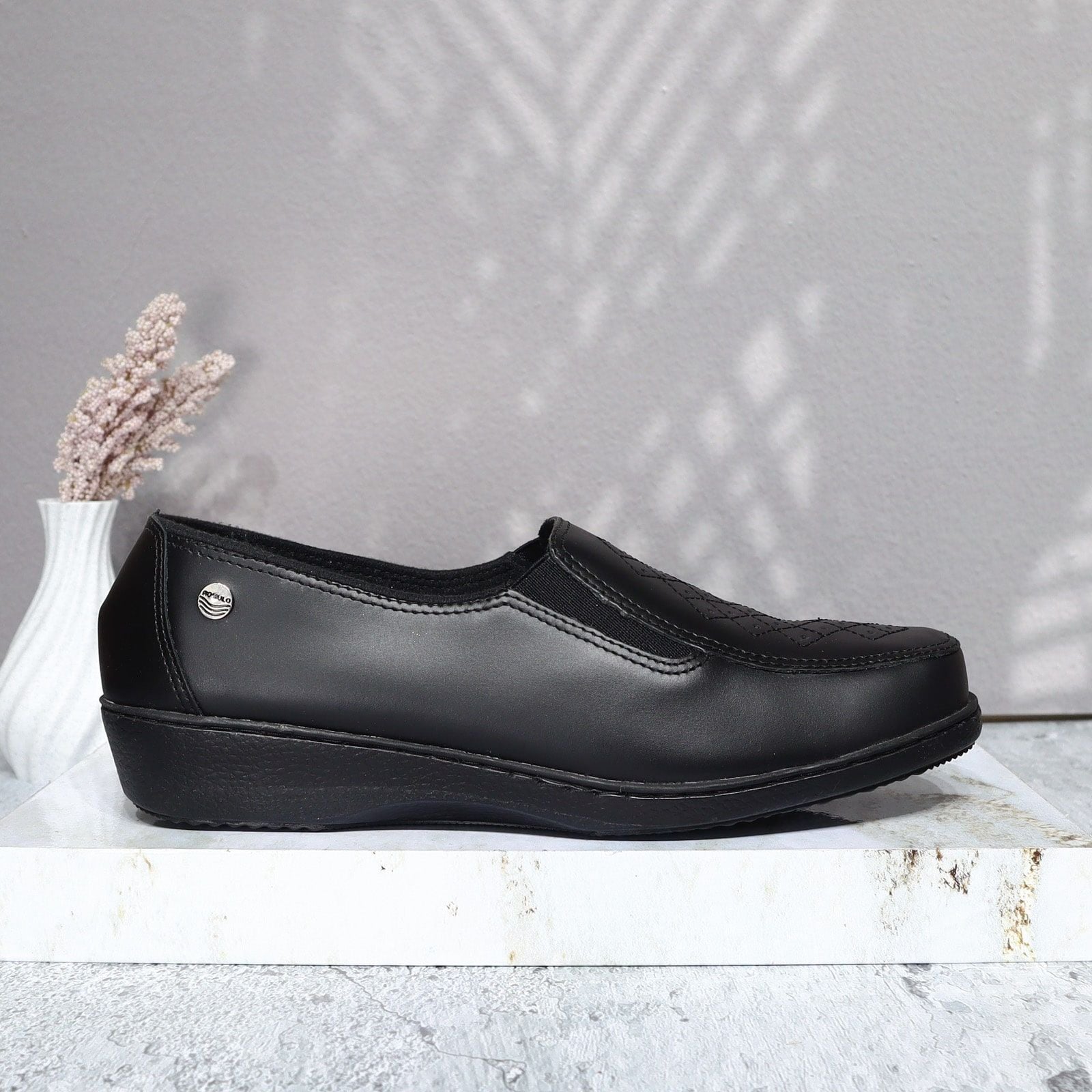 Mocasin negro para mujer 2607