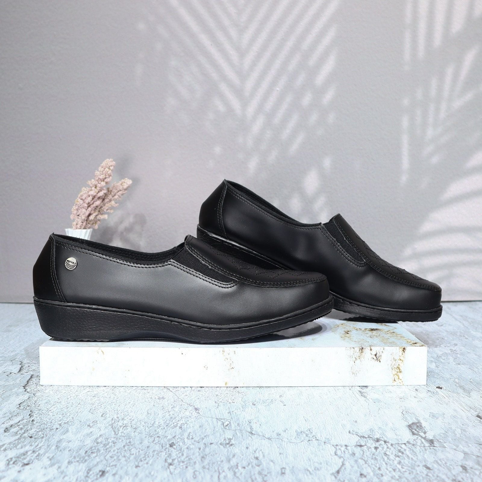 Mocasin negro para mujer 2607