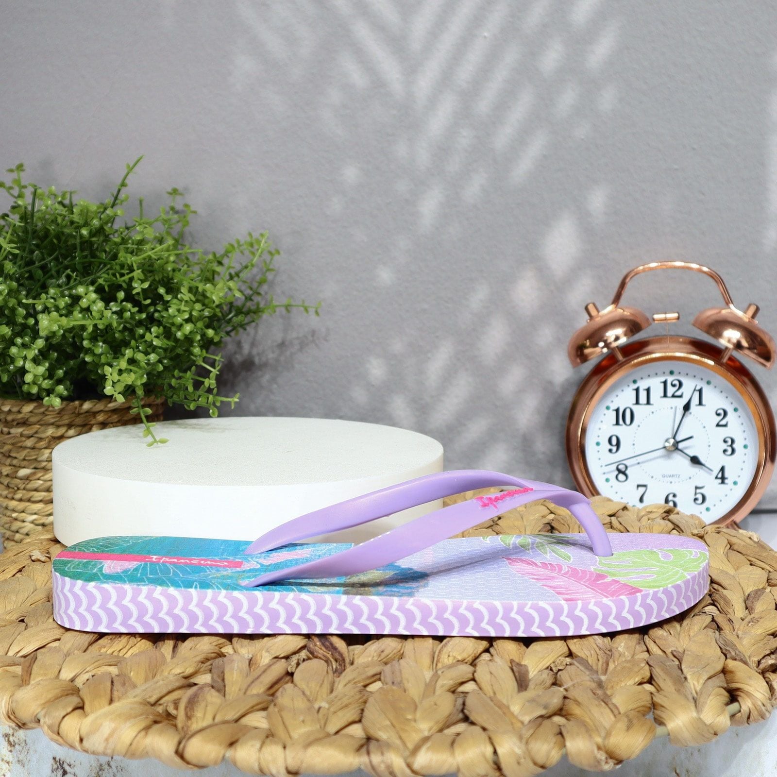 Sandalia plana lila para mujer VT25483