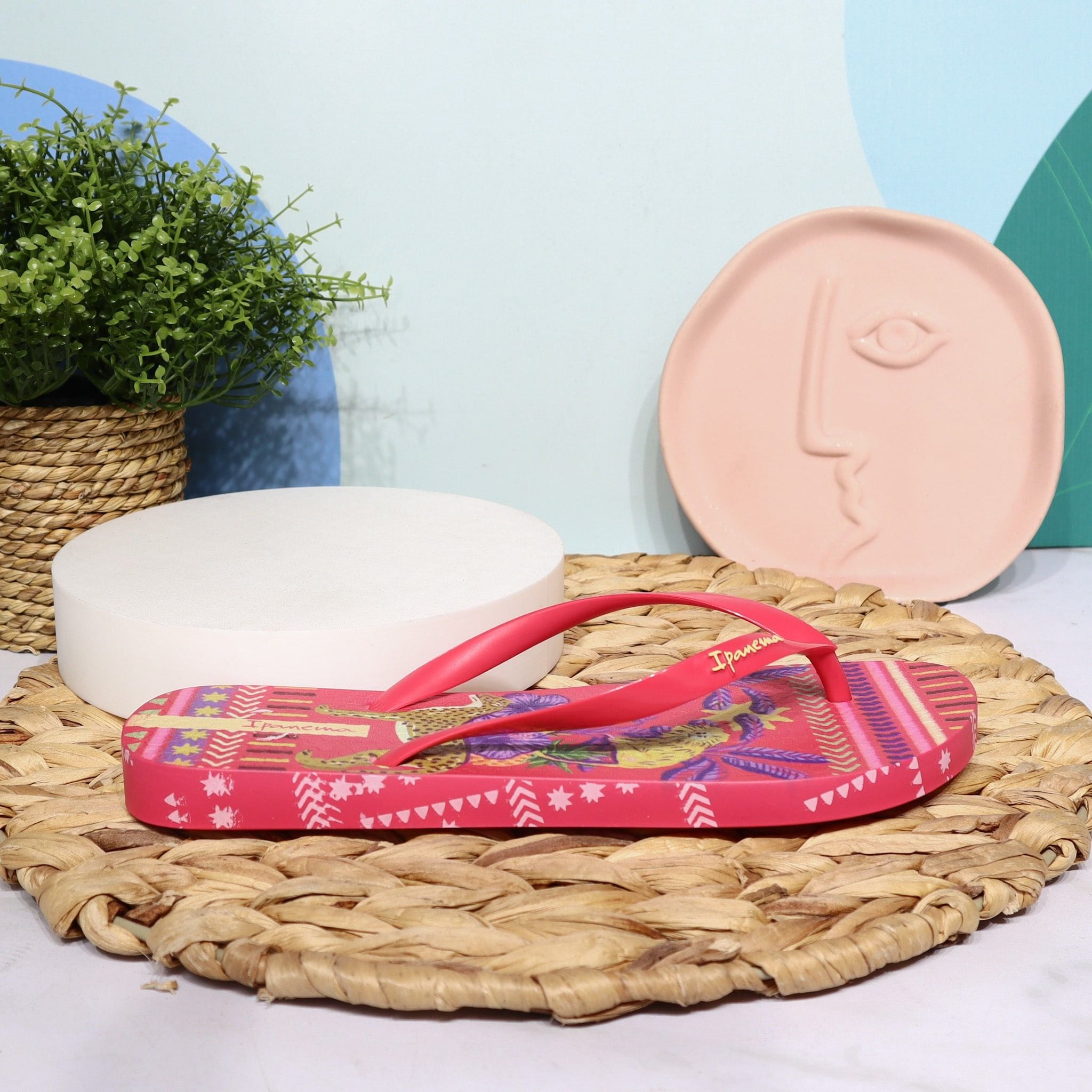 Sandalia plana fucsia para mujer VT25483