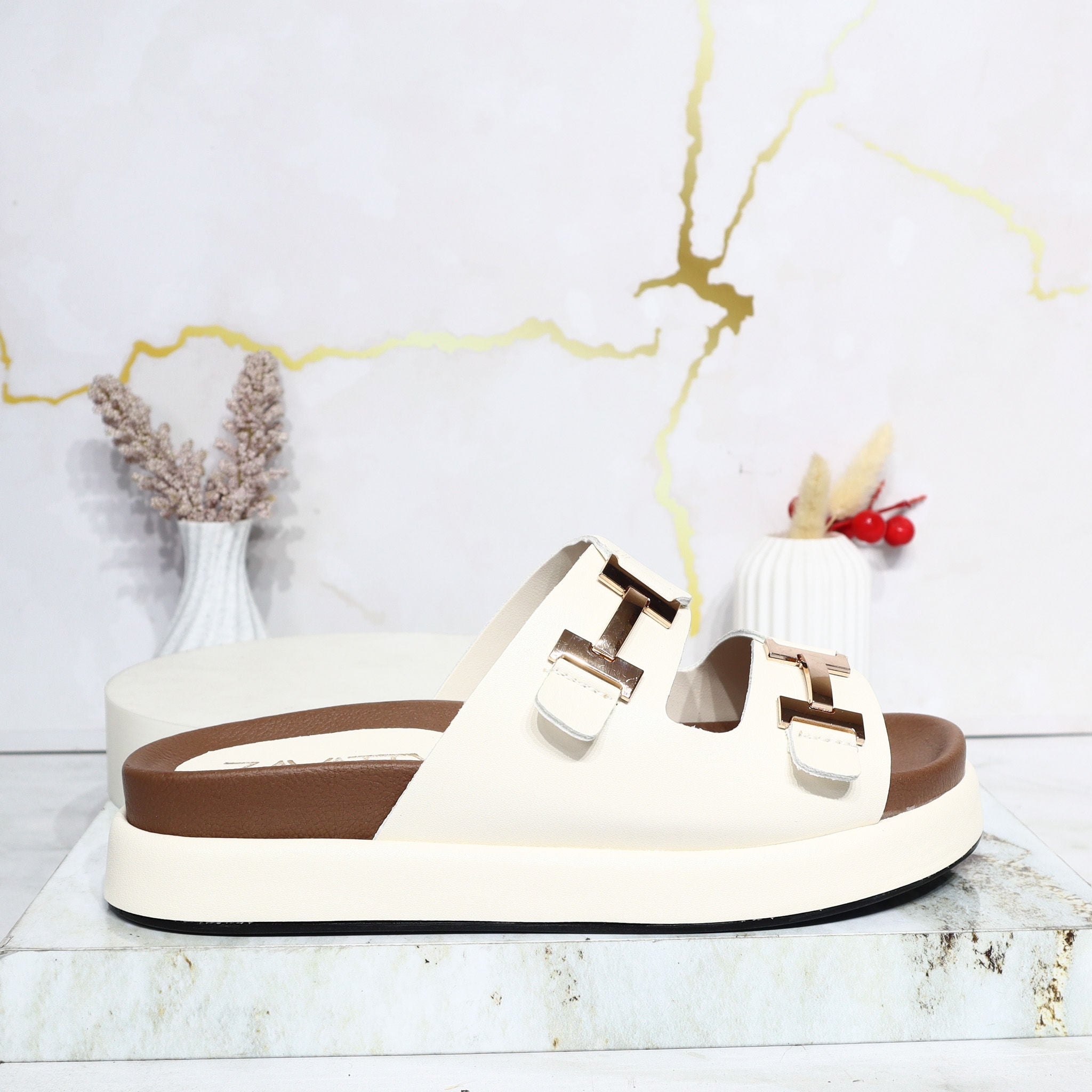 Sandalia plana talco para mujer 01-Z43