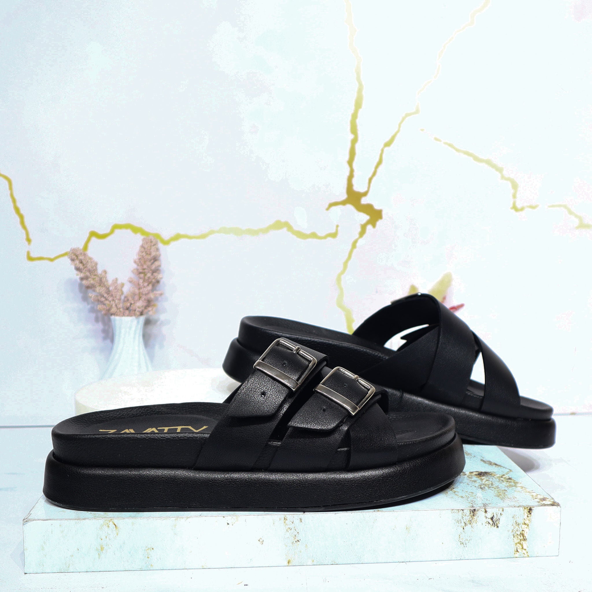 Sandalia plana negro para mujer 010-Z43