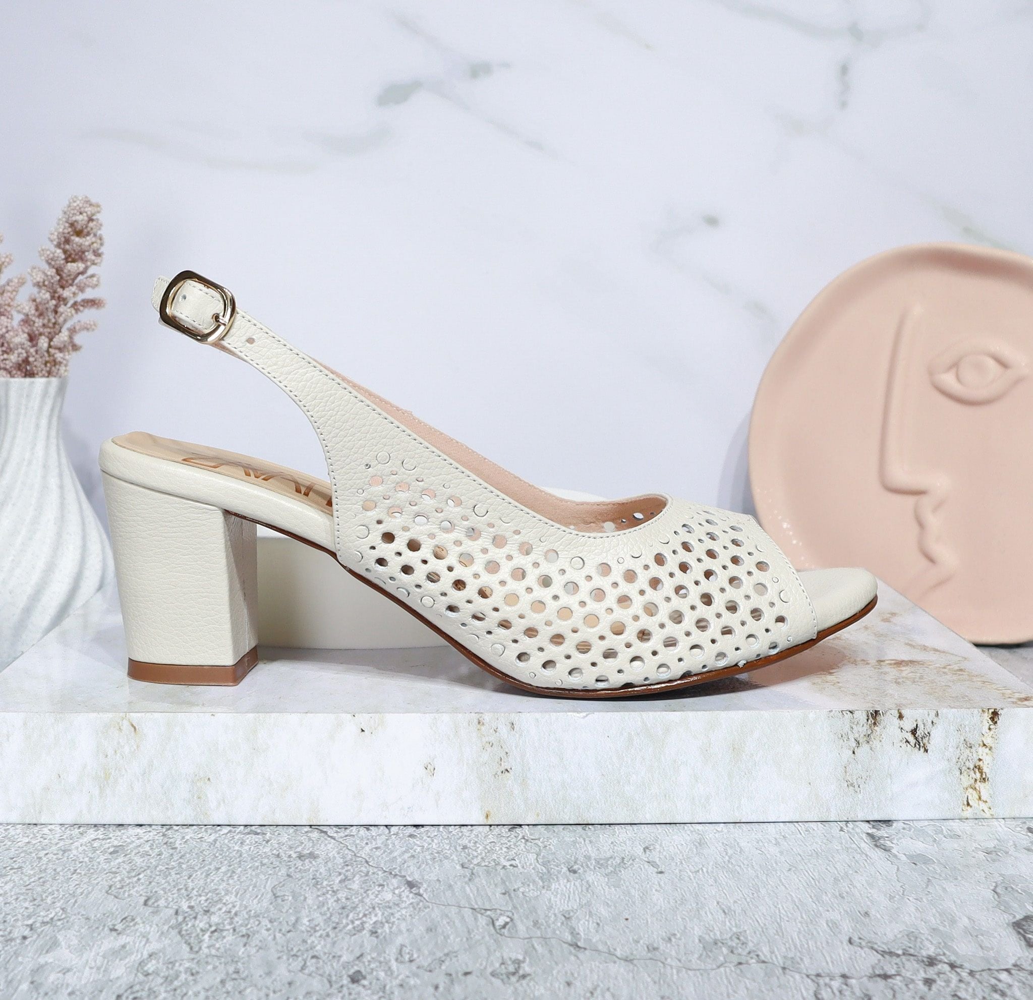 Tacon beige cuero para mujer 011-Z522