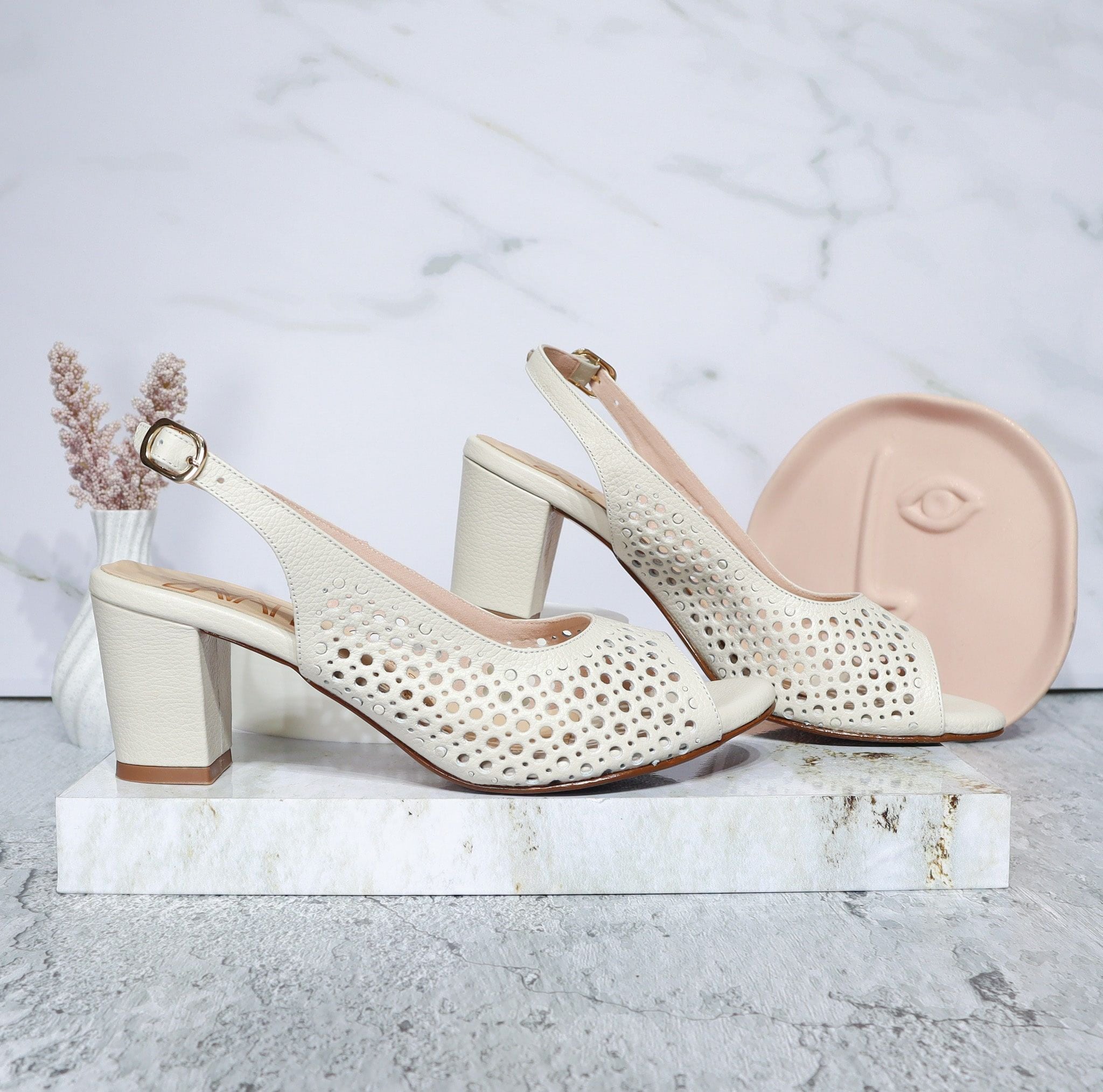 Tacon beige cuero para mujer 011-Z522