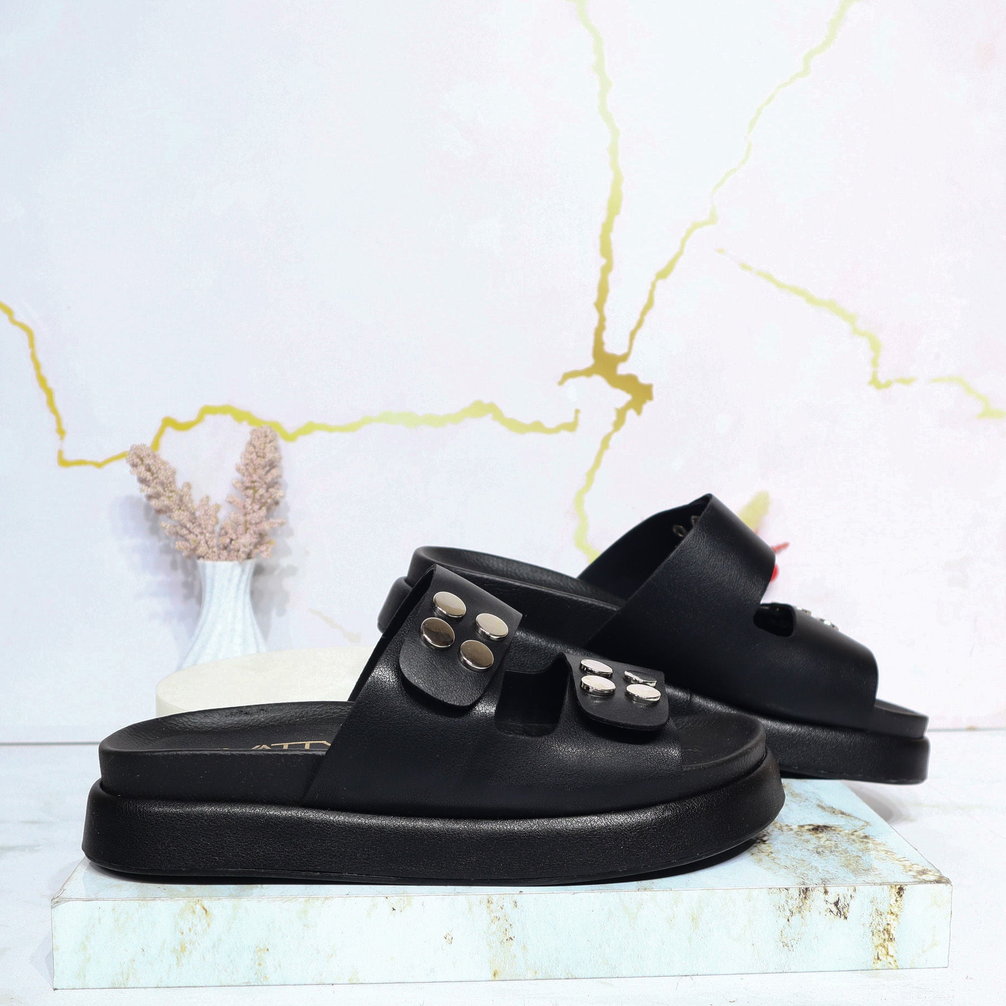 Sandalia plana negro para mujer 02-Z43