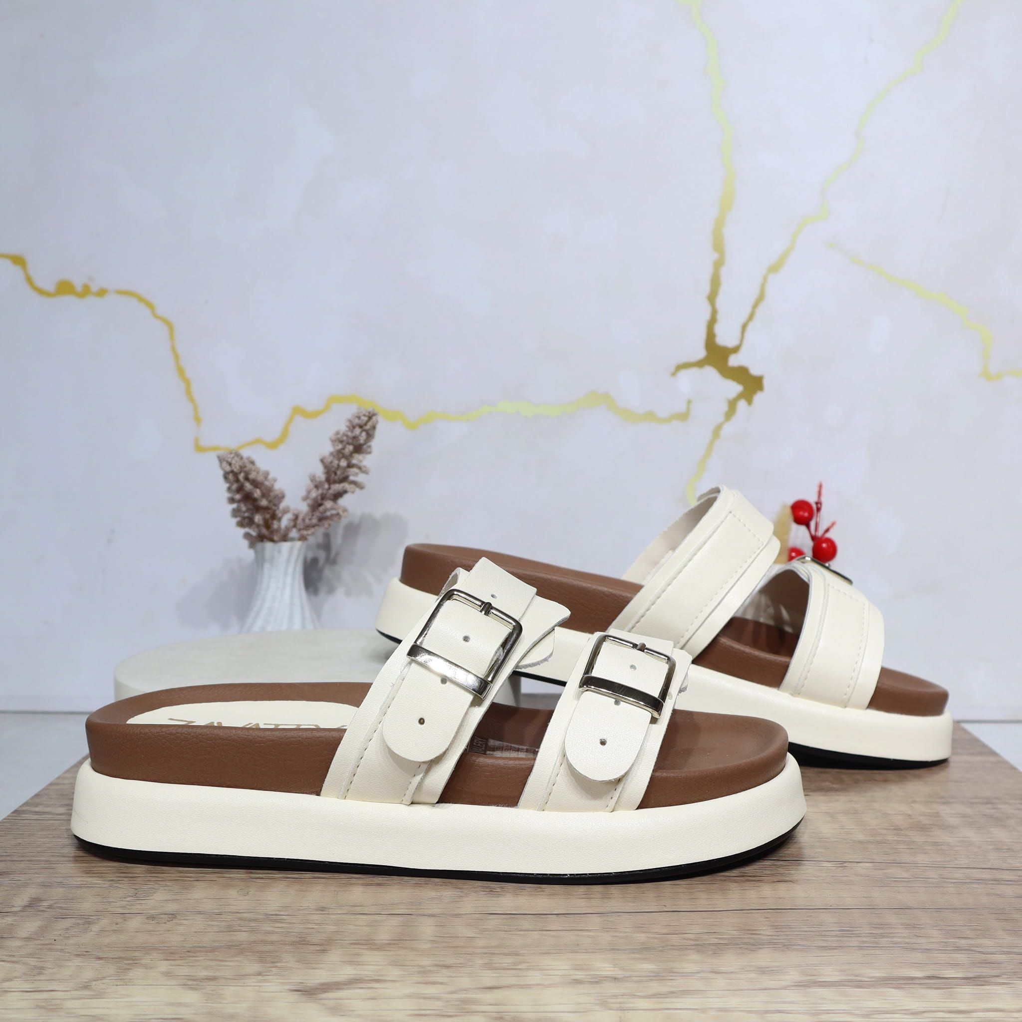 Sandalia plana talco para mujer 03-Z43