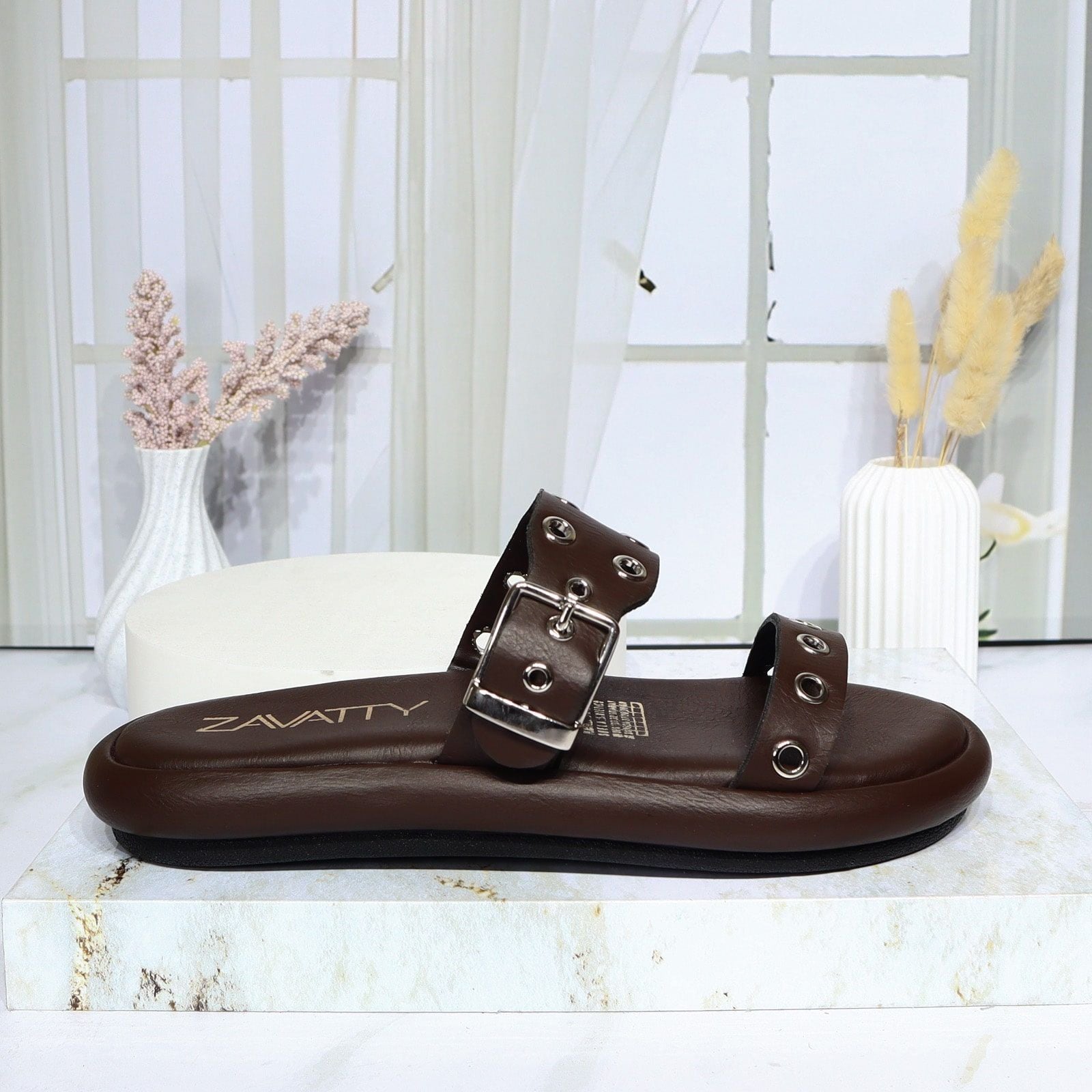 Sandalia plana cafe para mujer 1029-Z43