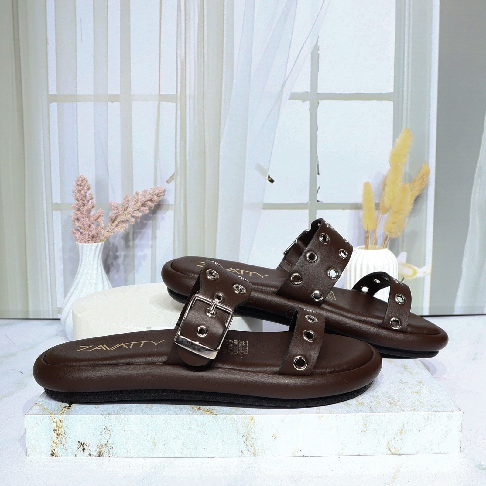 Sandalia plana cafe para mujer 1029-Z43