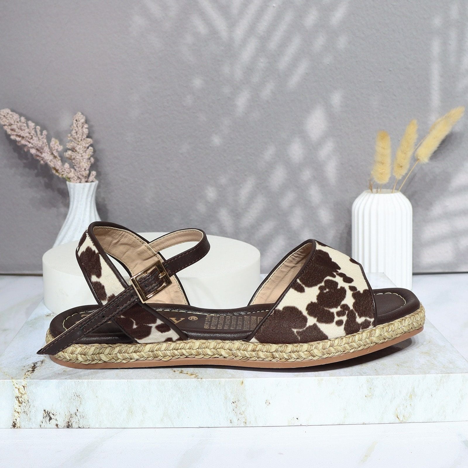 Sandalia plana cafe para mujer 1839-Z101