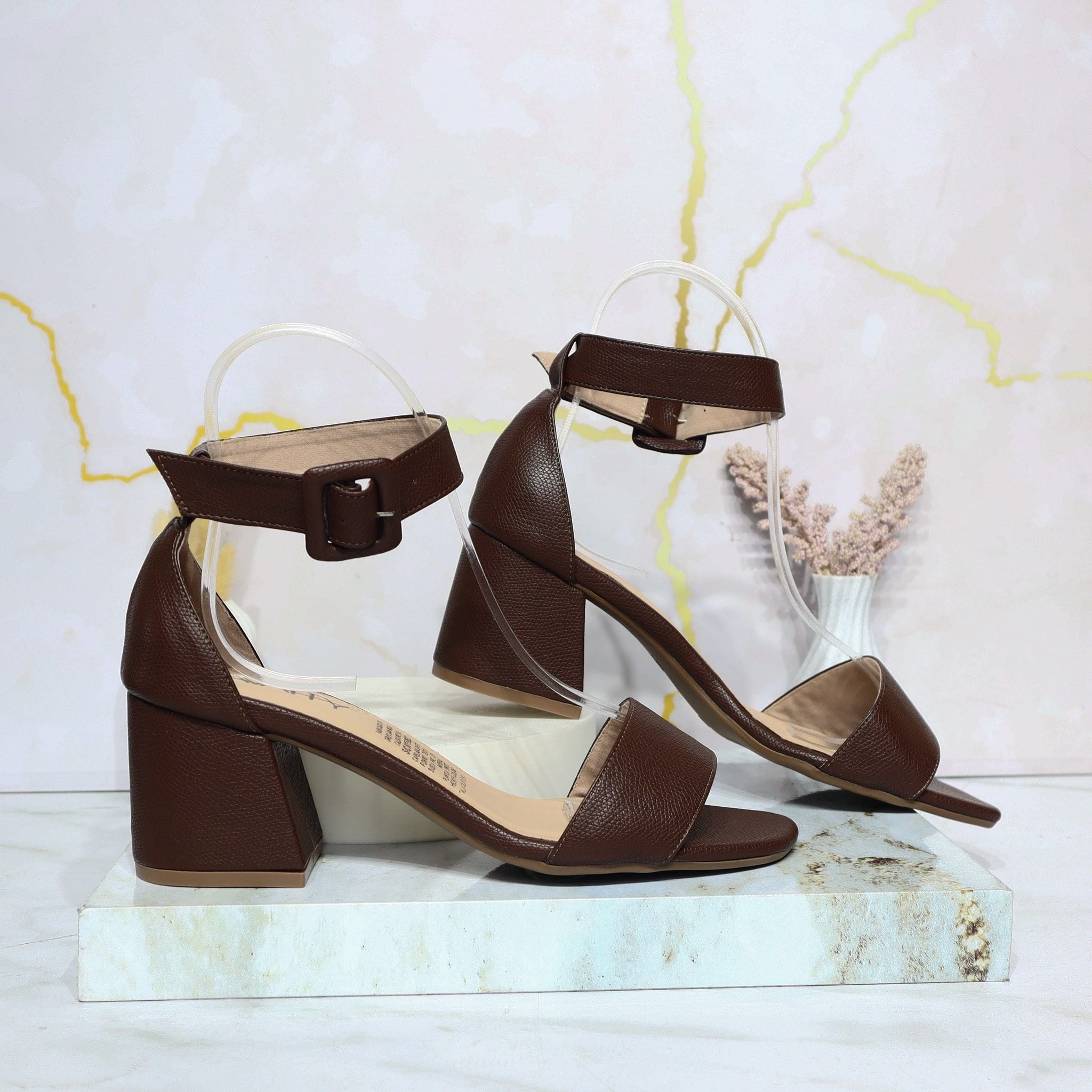 Sandalia tacon cafe para mujer 2350-Z148