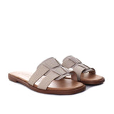 Sandalia plana arena para mujer 23C18-Z19