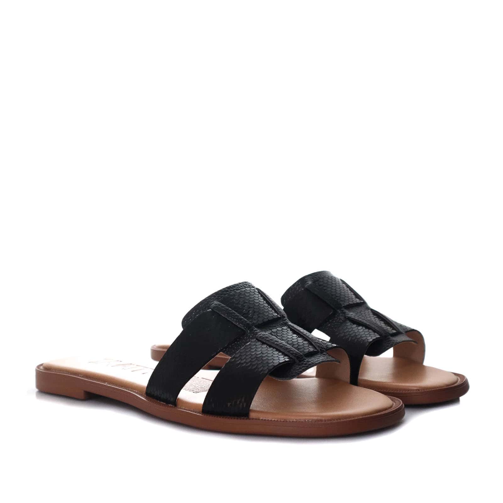 Sandalia plana negro para mujer 23C18-Z19