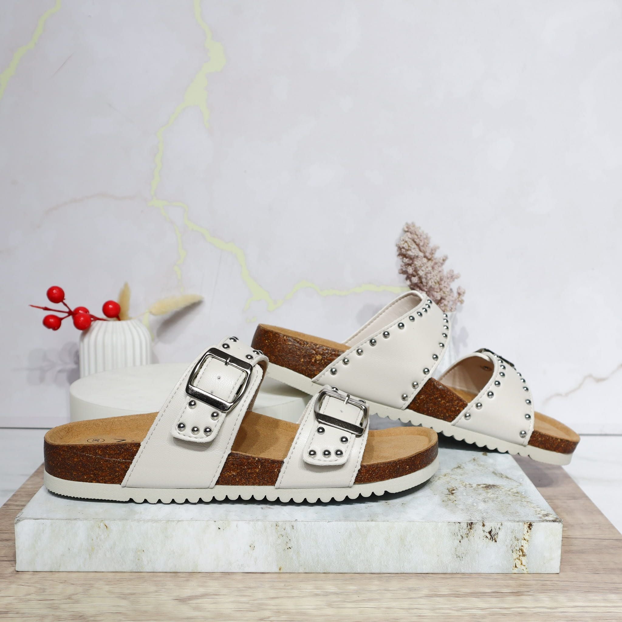 Sandalia plana talco para mujer 251020-Z718
