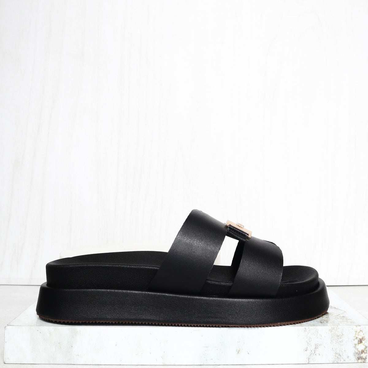 Sandalia canoa negro para mujer 26032-Z43