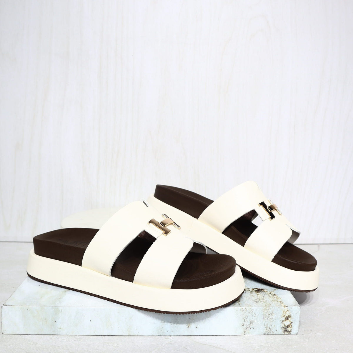 Sandalia canoa talco para mujer 26032-Z43