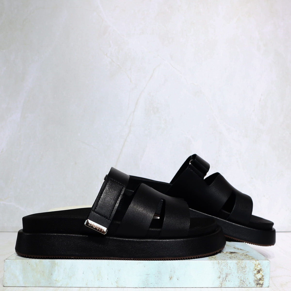 Sandalia canoa negro para mujer 26034-Z43